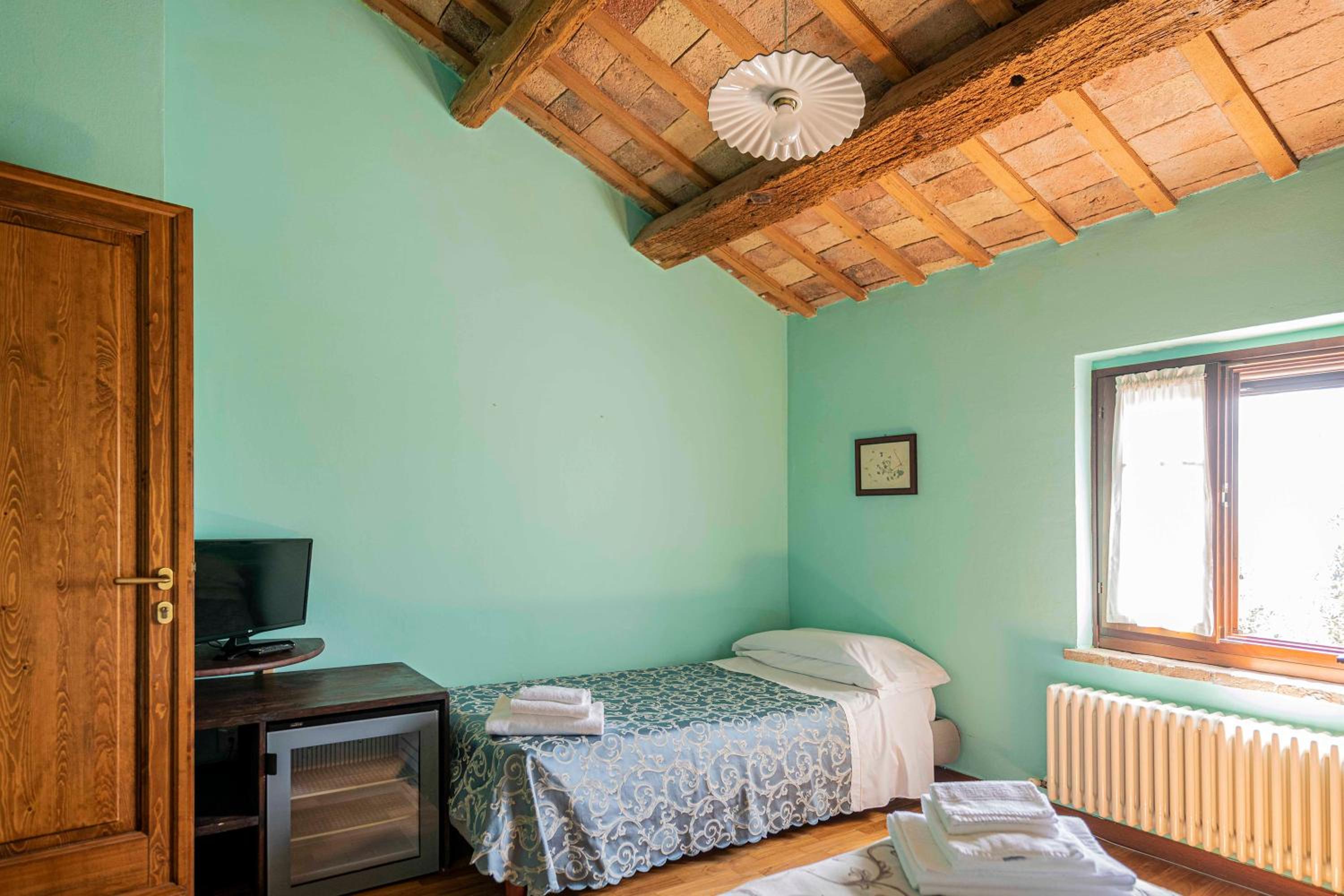 Standard Triple Room photo 2