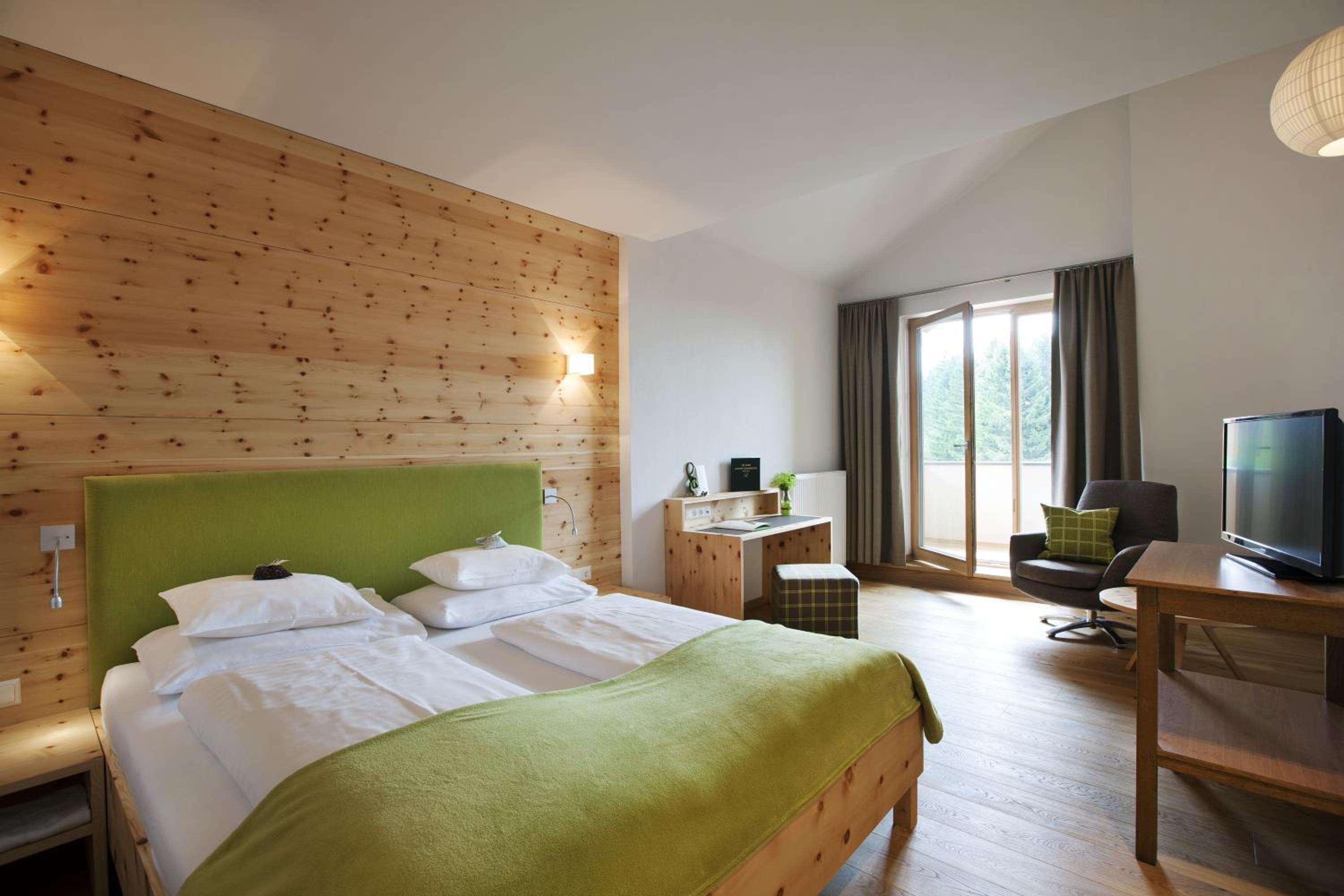 Deluxe Double Room with Balcony photo 2