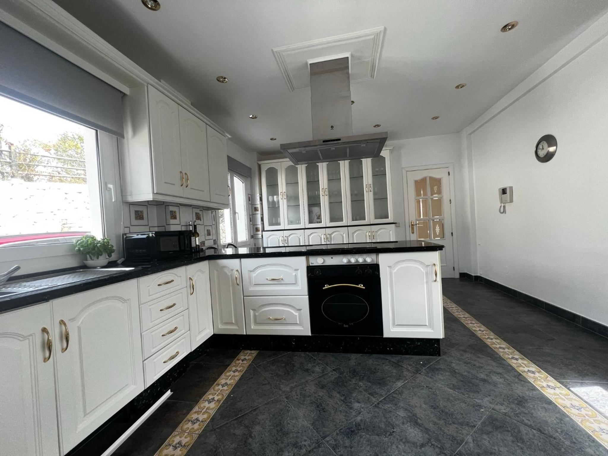 Villa photo 2