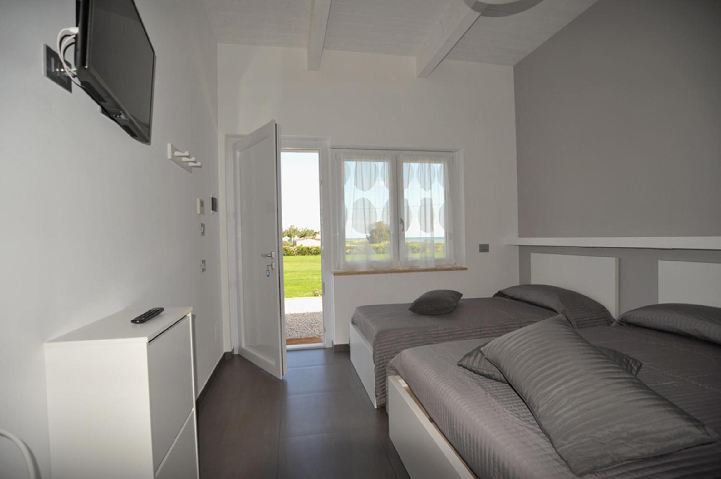Double or Twin Room with Sea View photo 1