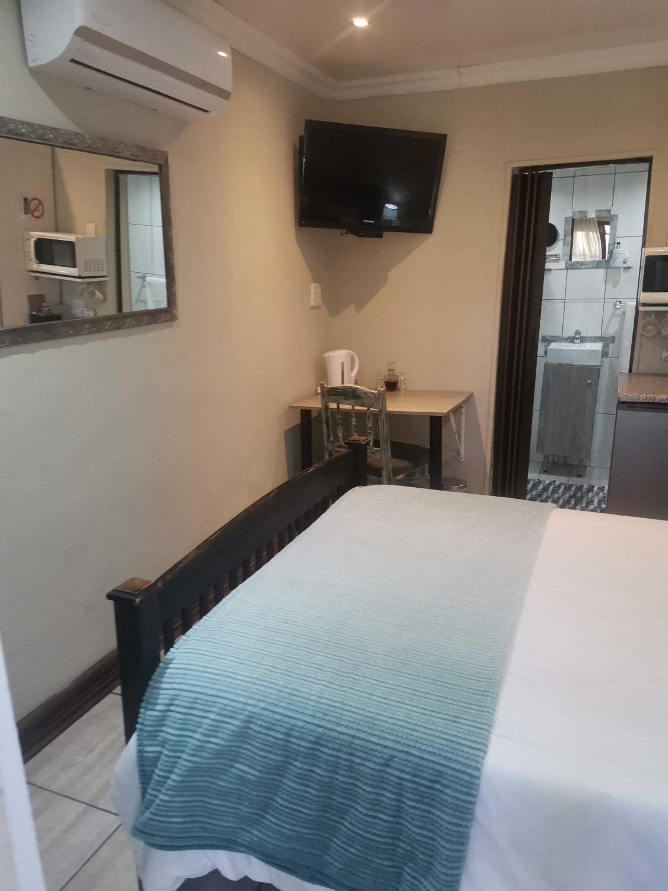 Double Room with Pool View photo 3