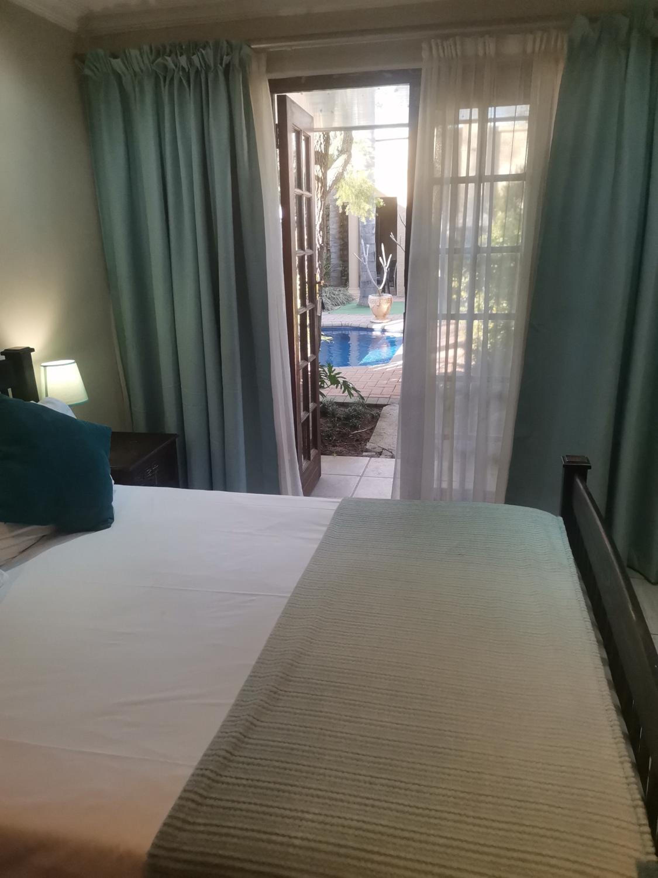Double Room with Pool View photo 1