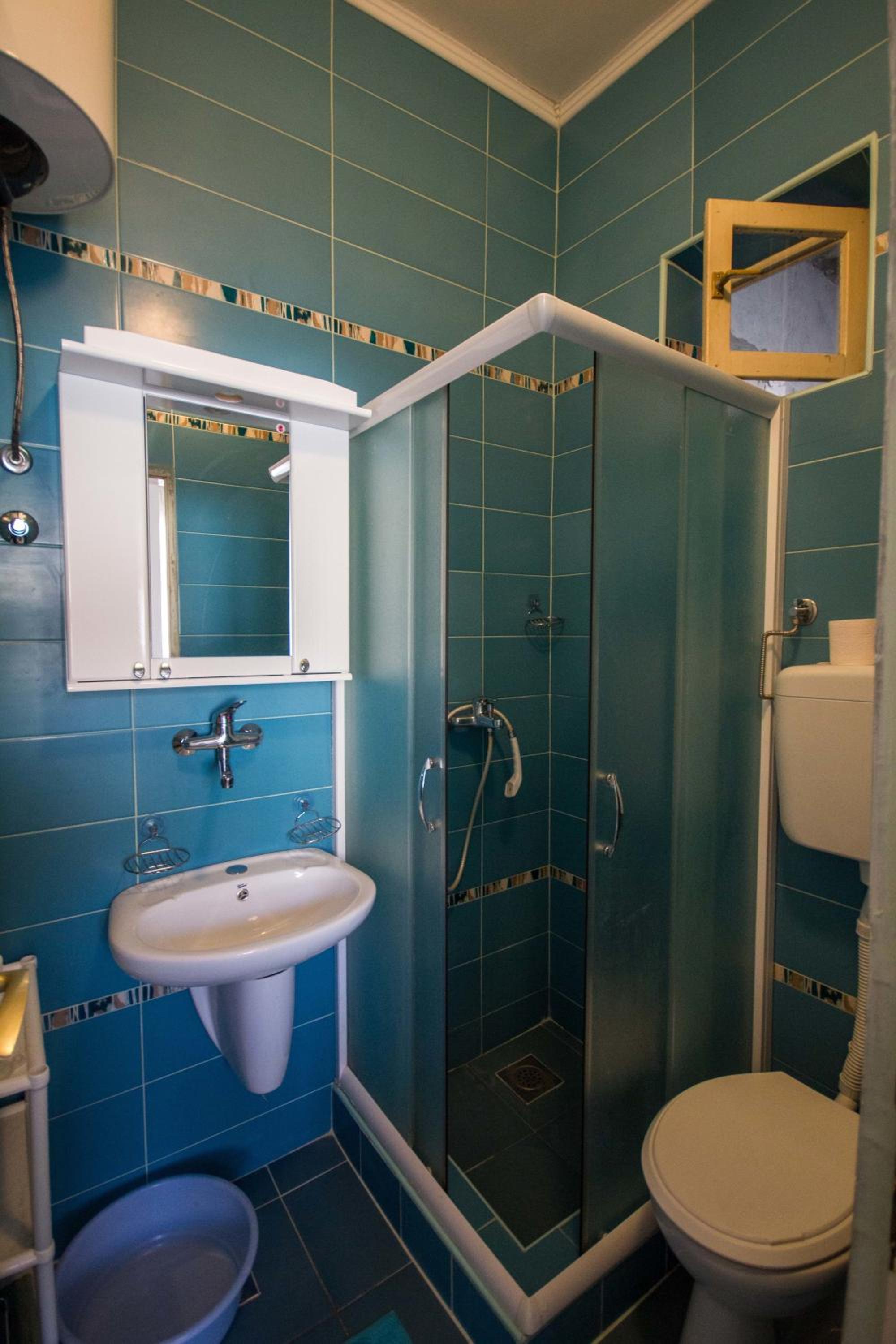 Studio Apartment - Photo 4