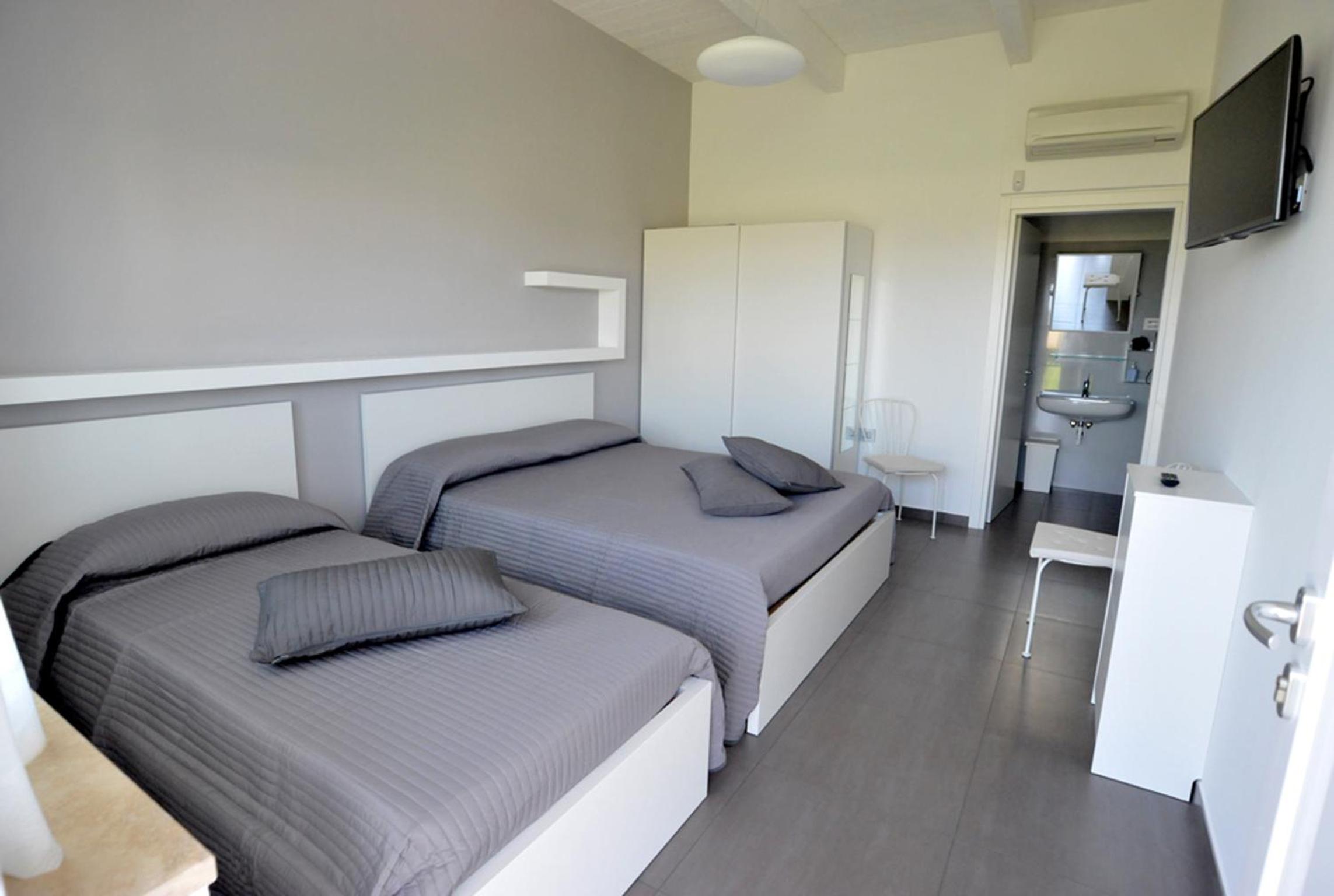 Double or Twin Room with Sea View photo 2