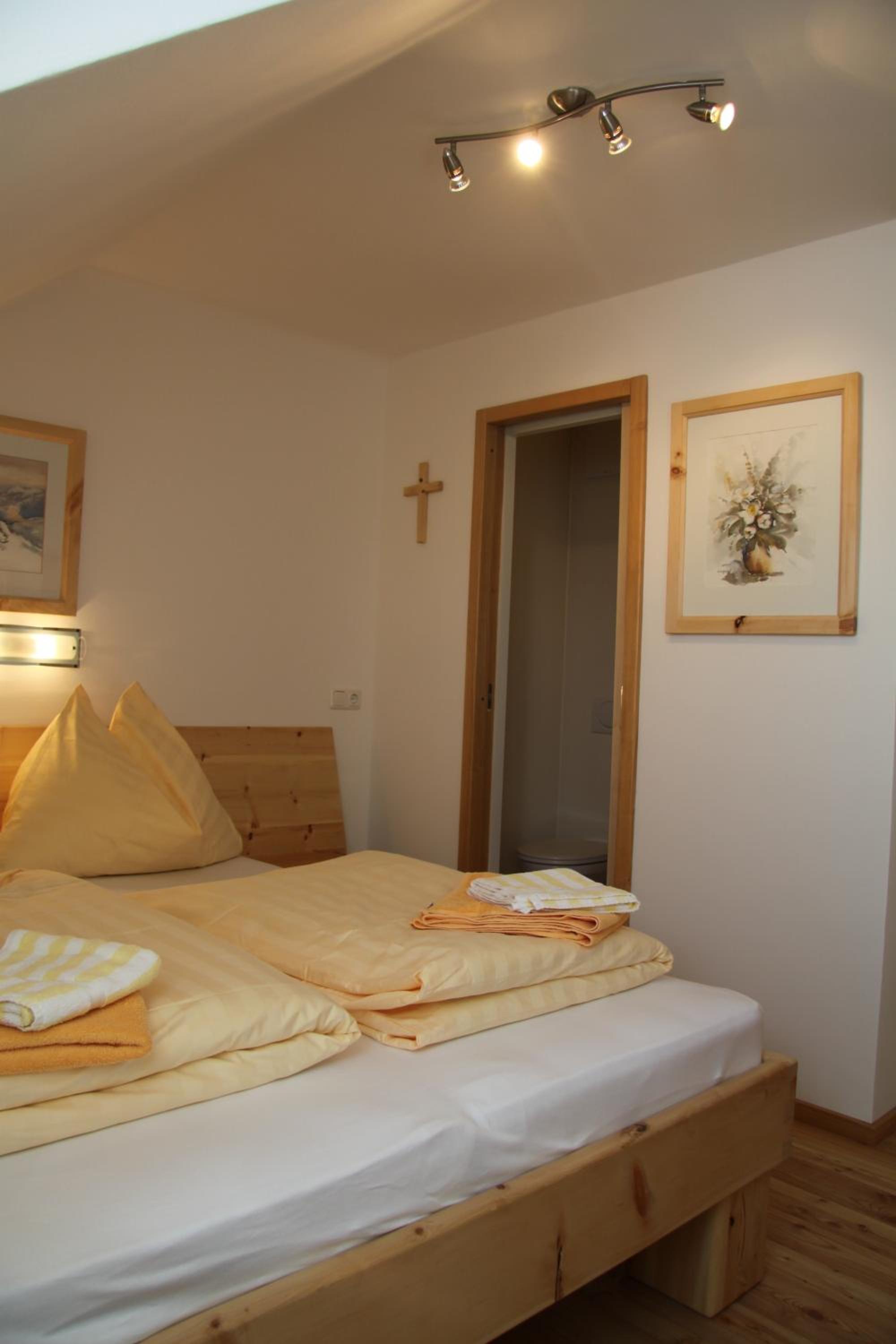 Double Room with Private Bathroom - Photo 6