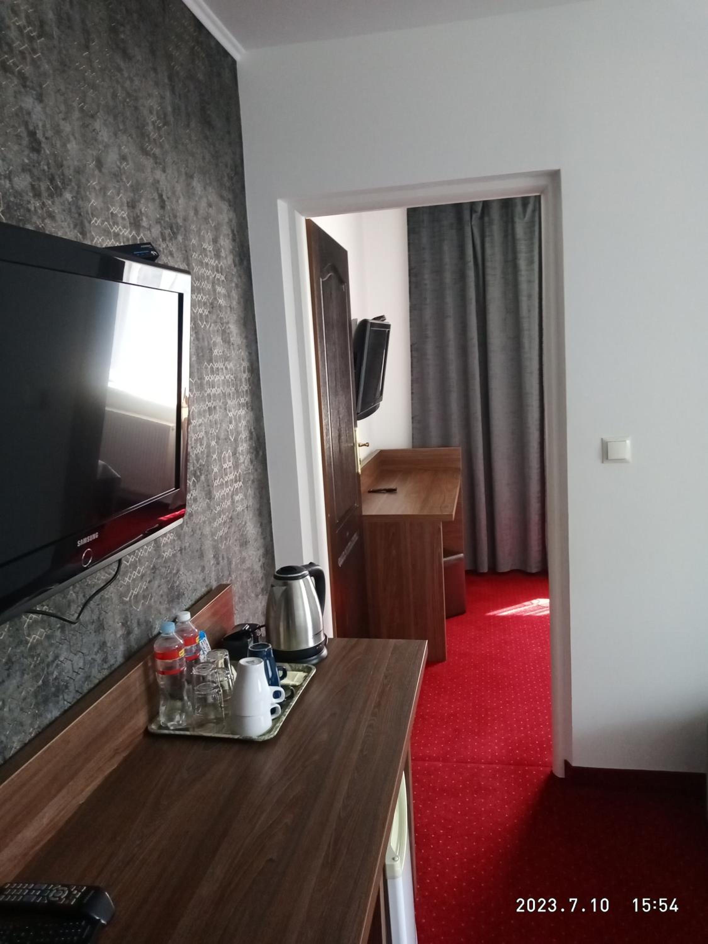 Quadruple Room with Private Bathroom - Photo 2