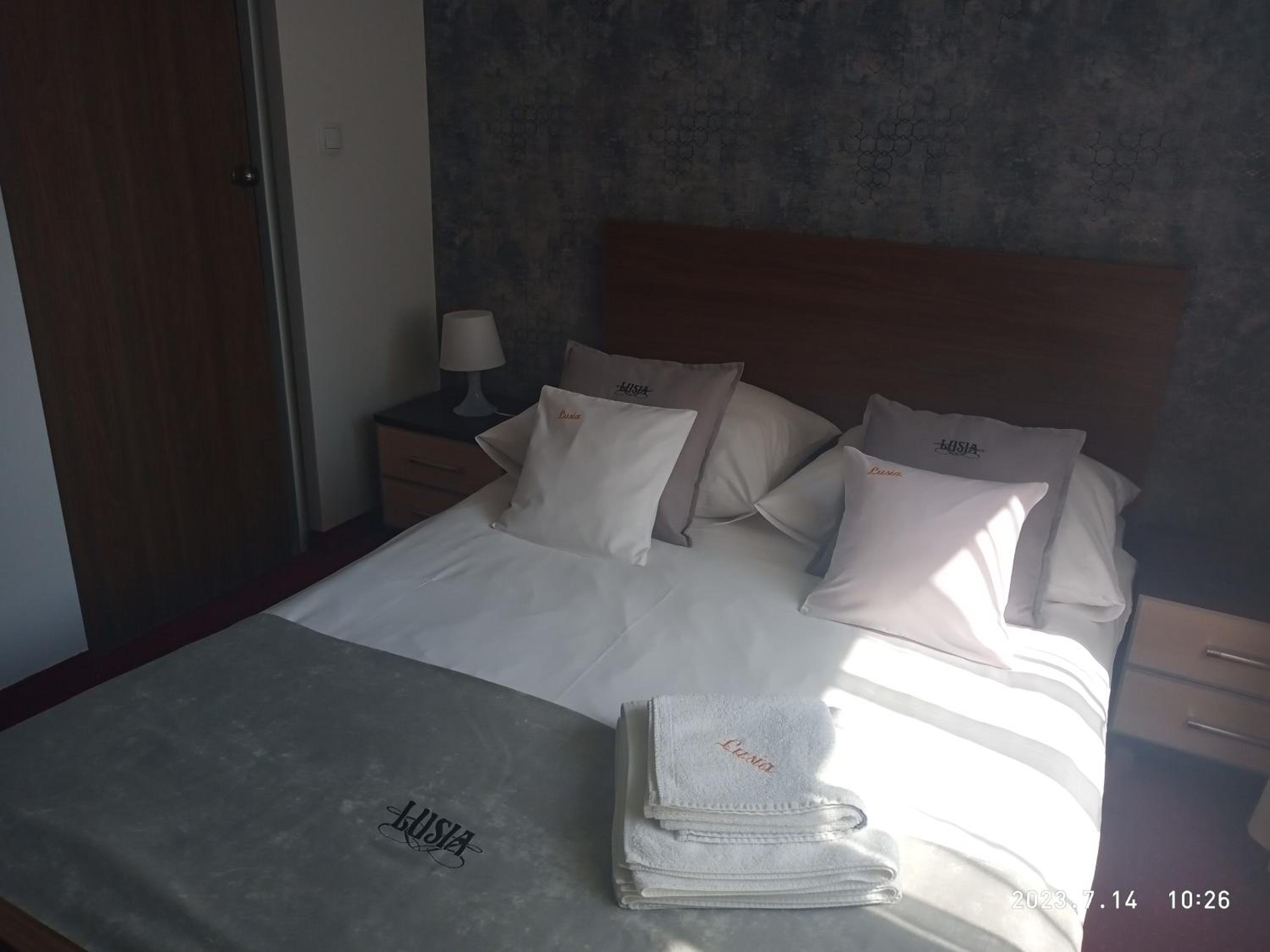 Double Room with Private Bathroom - Photo 4
