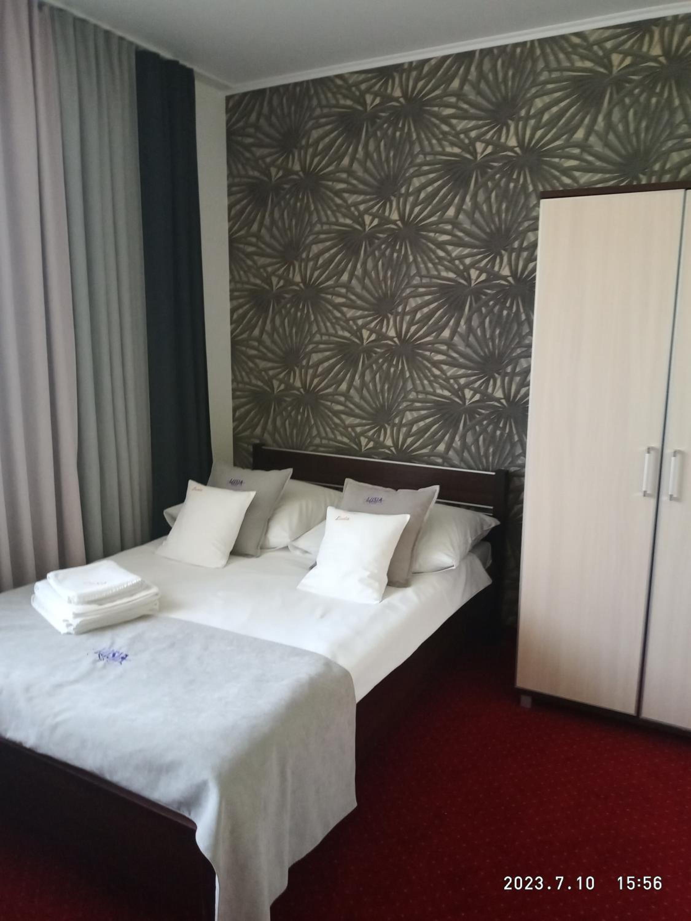 Triple Room with Private Bathroom - Photo 3