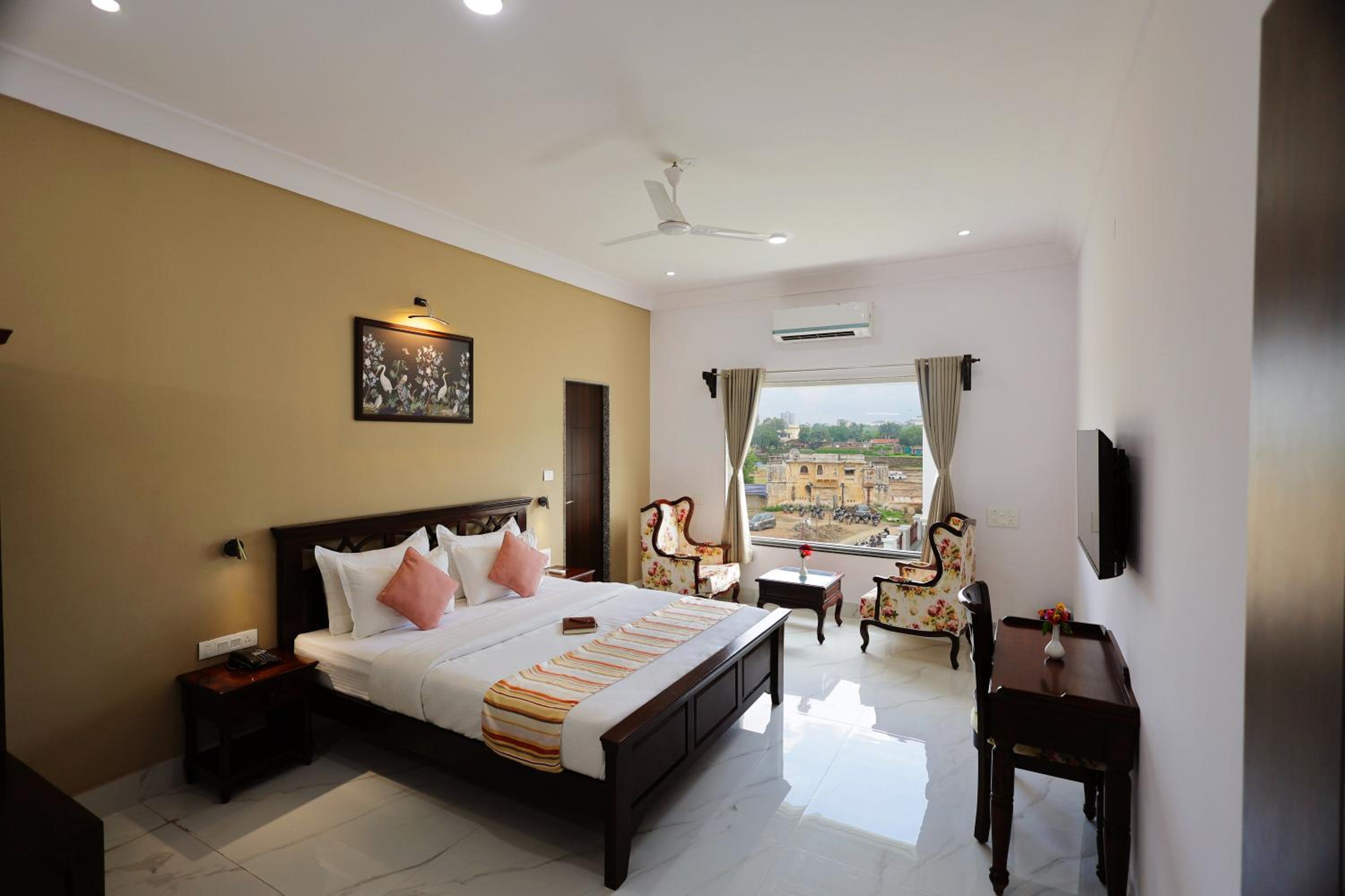 Heritage Double: Complimentary Pick up from Railway Station, Welcome Drink, F&B Discount 10%