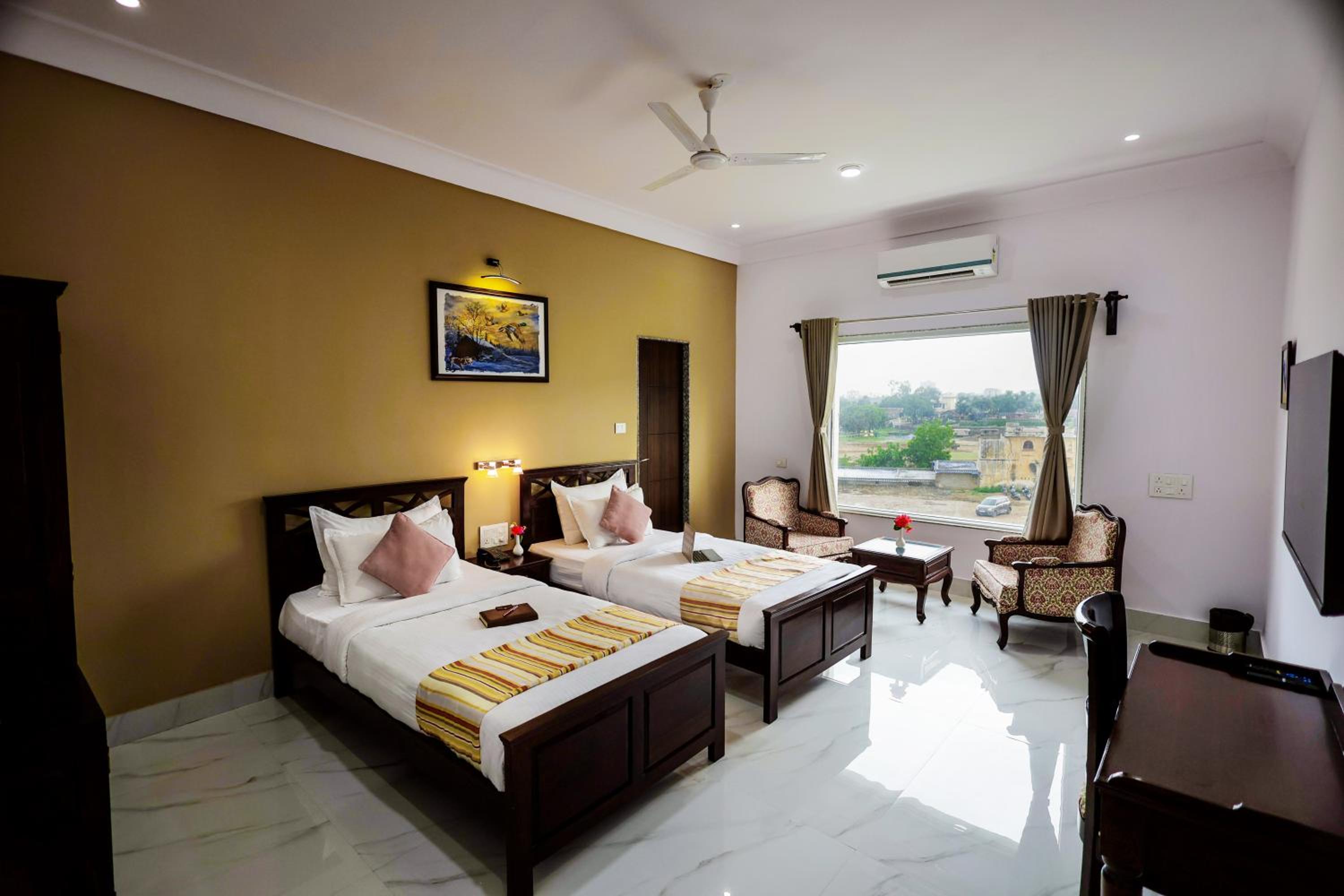 Deluxe Twin Room: Complimentary Pick up from Railway Station, Welcome Drink, F&B Discount 10%