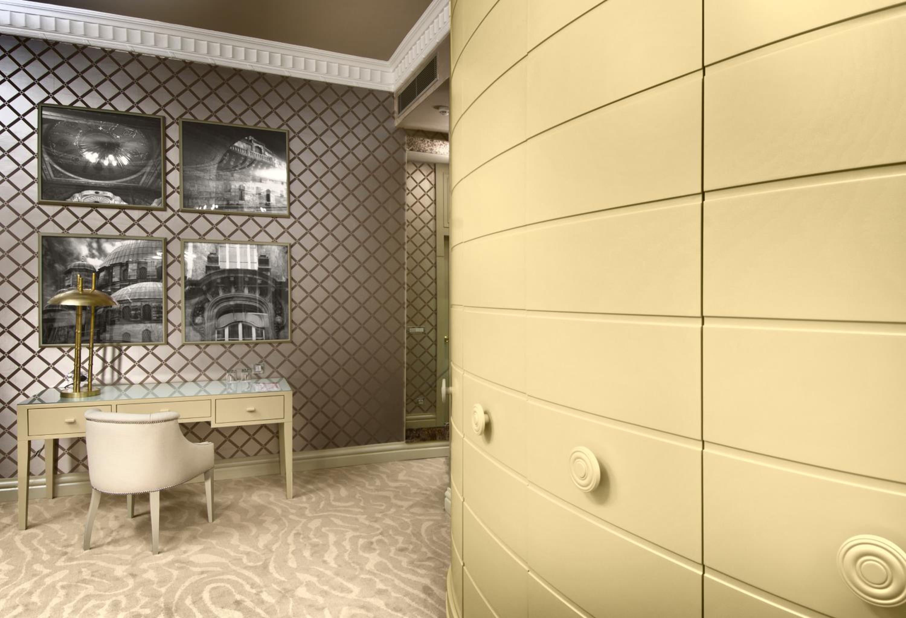 Executive Suite with Square View photo 3