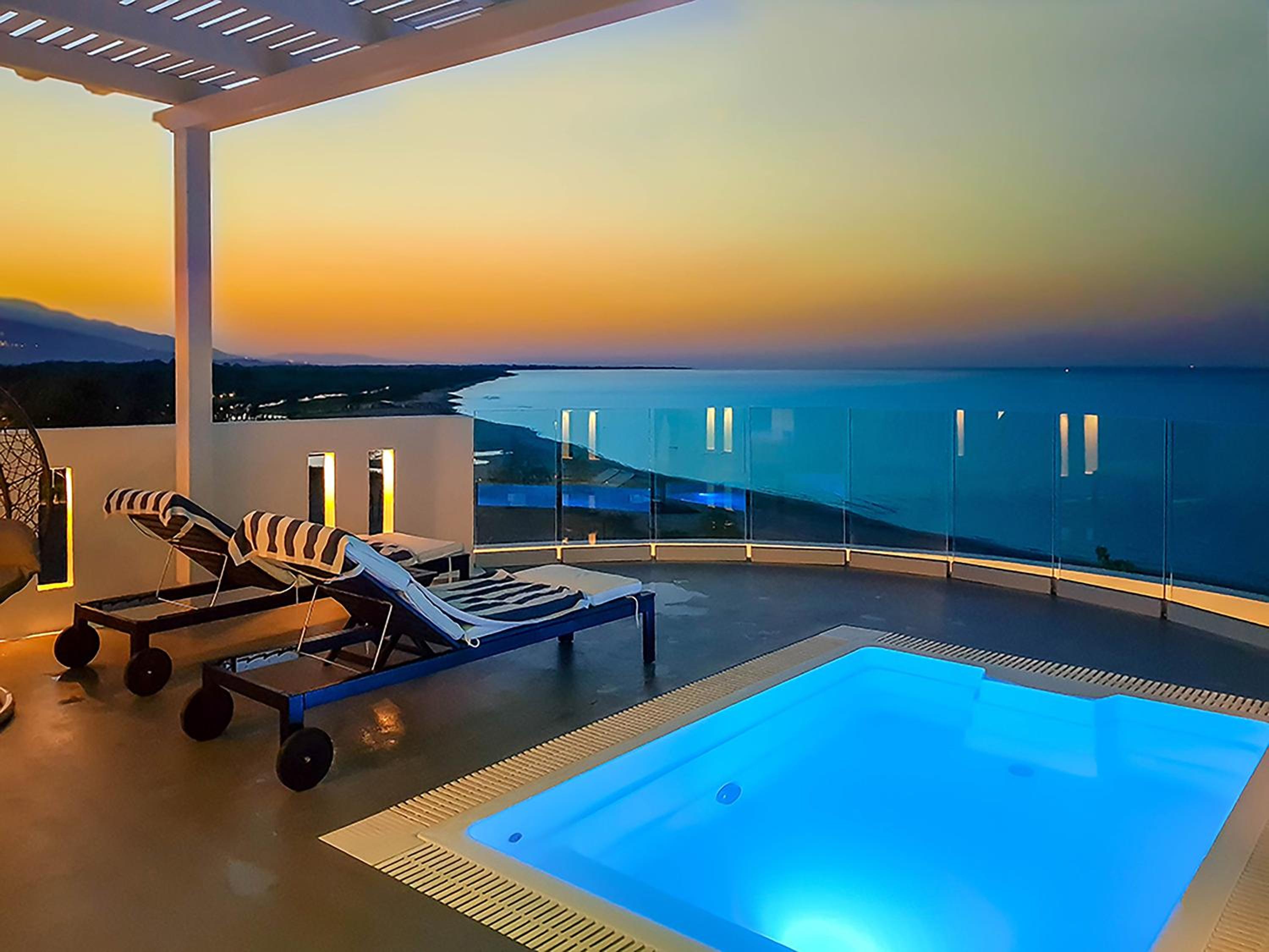 Infinity Suite Sea View with Heated Plunge Pool & Sauna photo 2