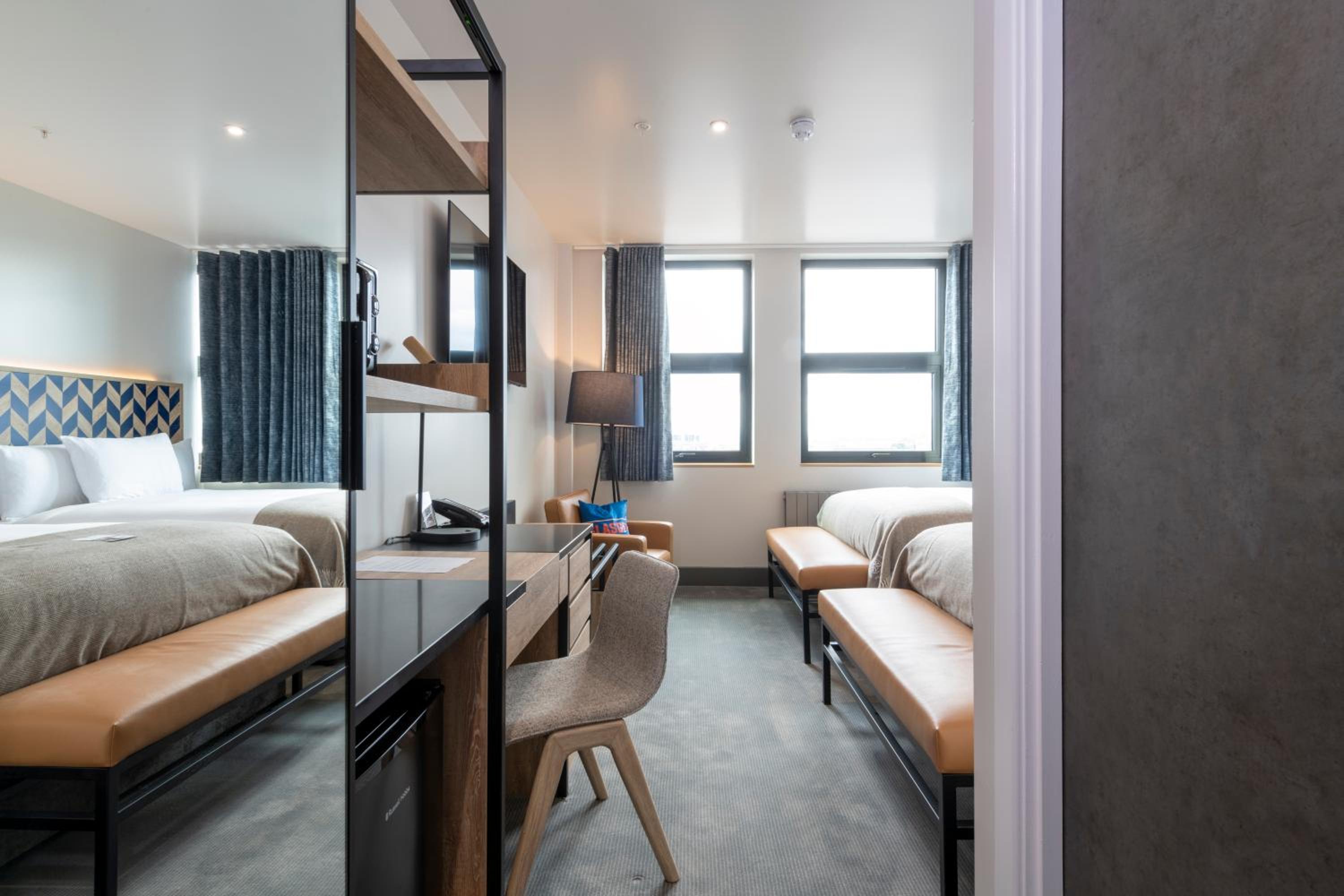 Twin Room - 2 Double Beds - Photo 11