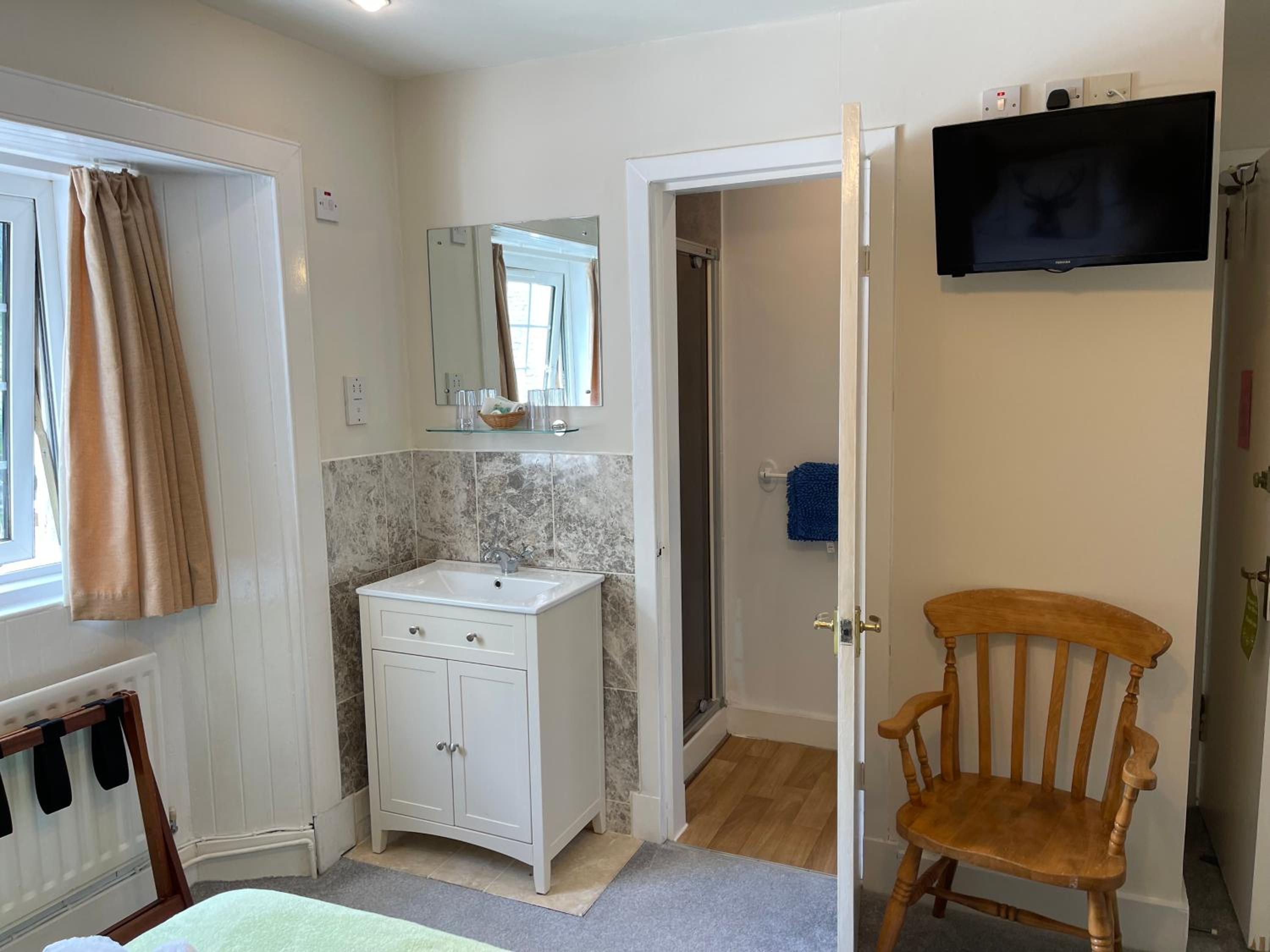 Basic Double Room photo 2