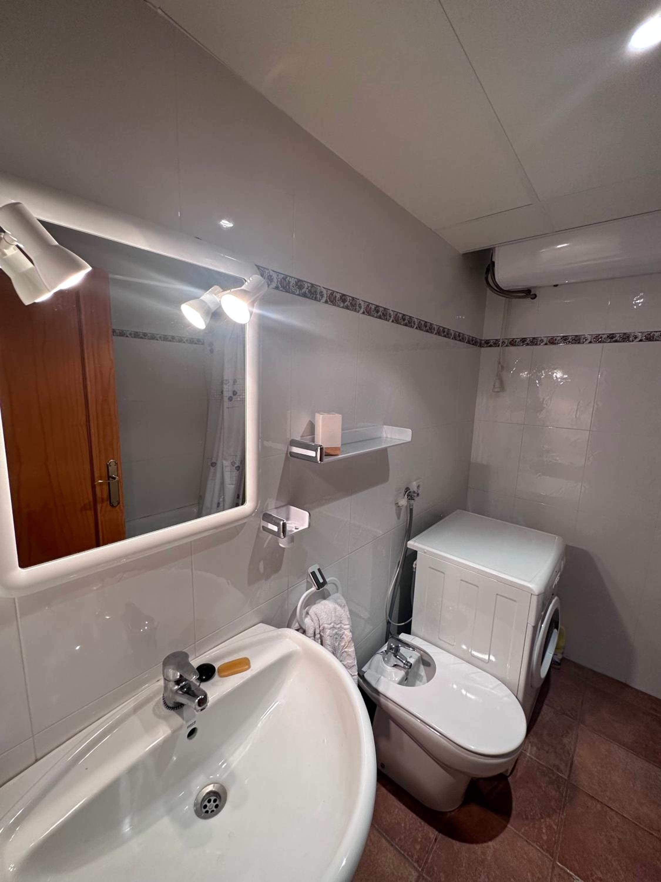 One-Bedroom Apartment photo 2
