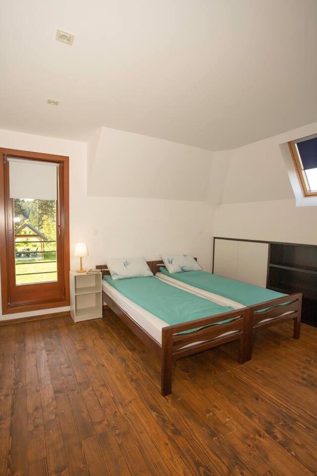 Six-Bedroom House photo 2