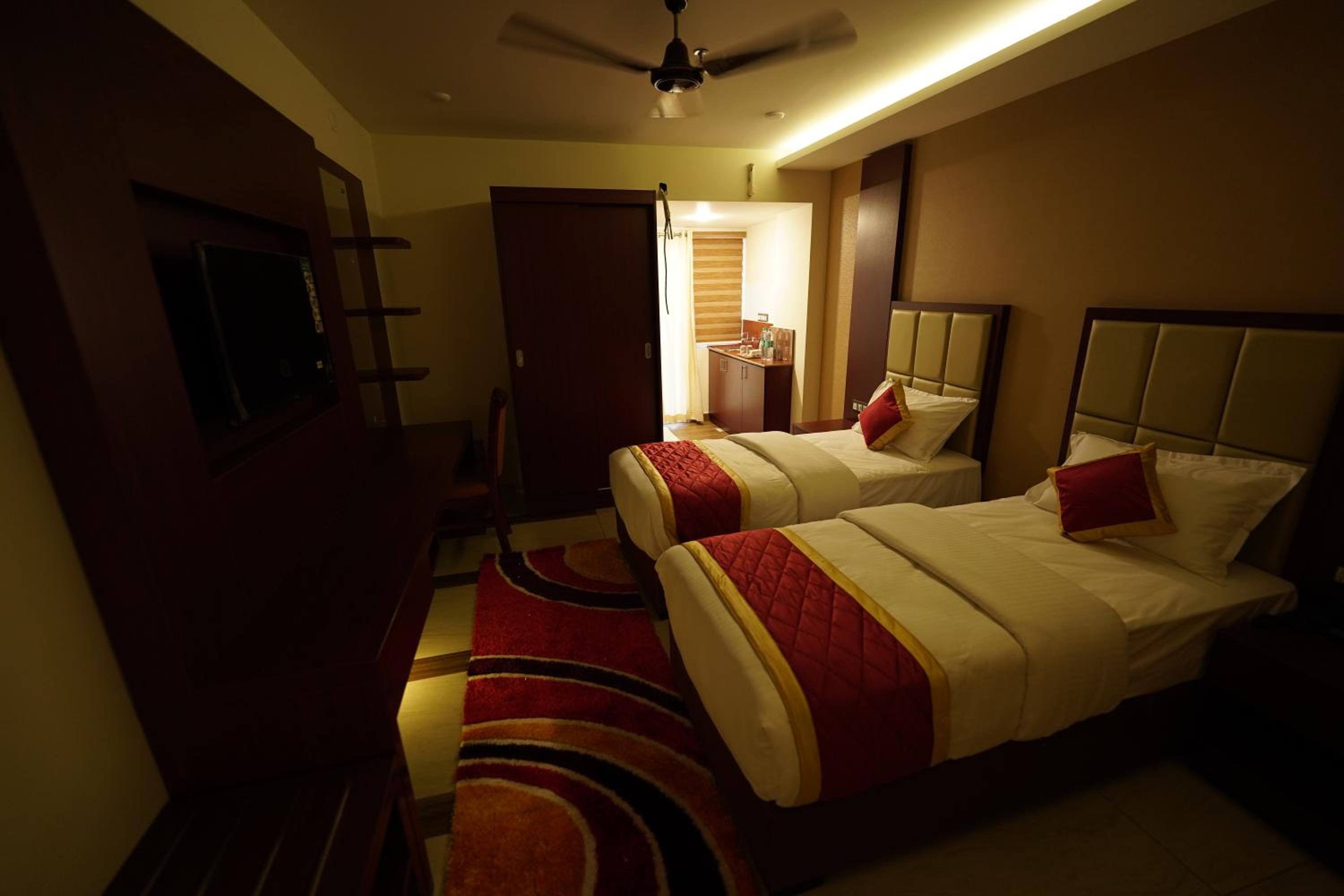 Queen Suite - Photo 6