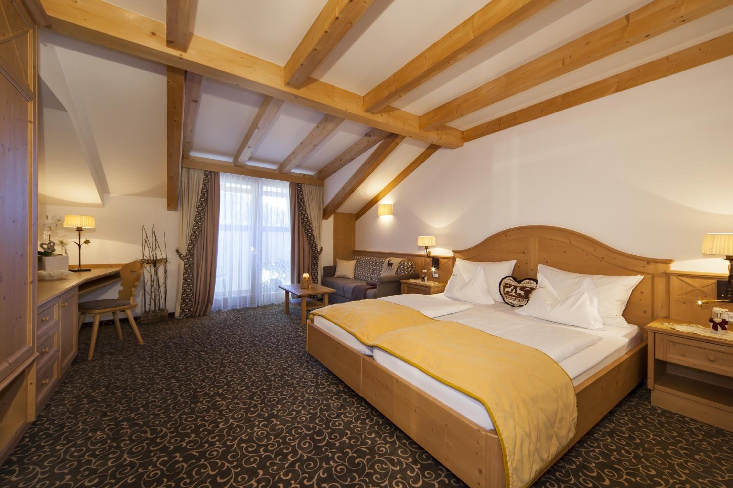 Double or Twin Room with Balcony - Attic photo 3