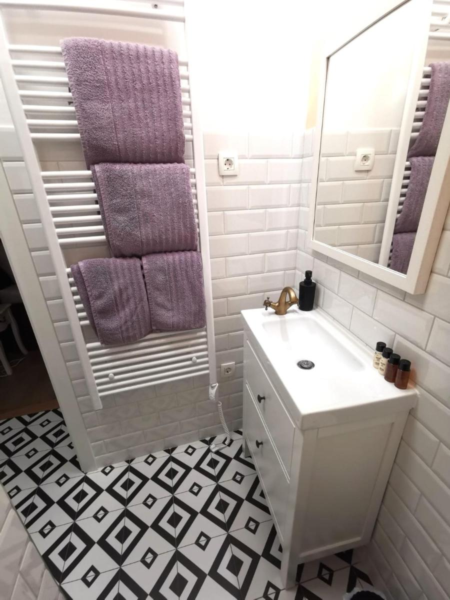 Deluxe Double Room - Photo 13