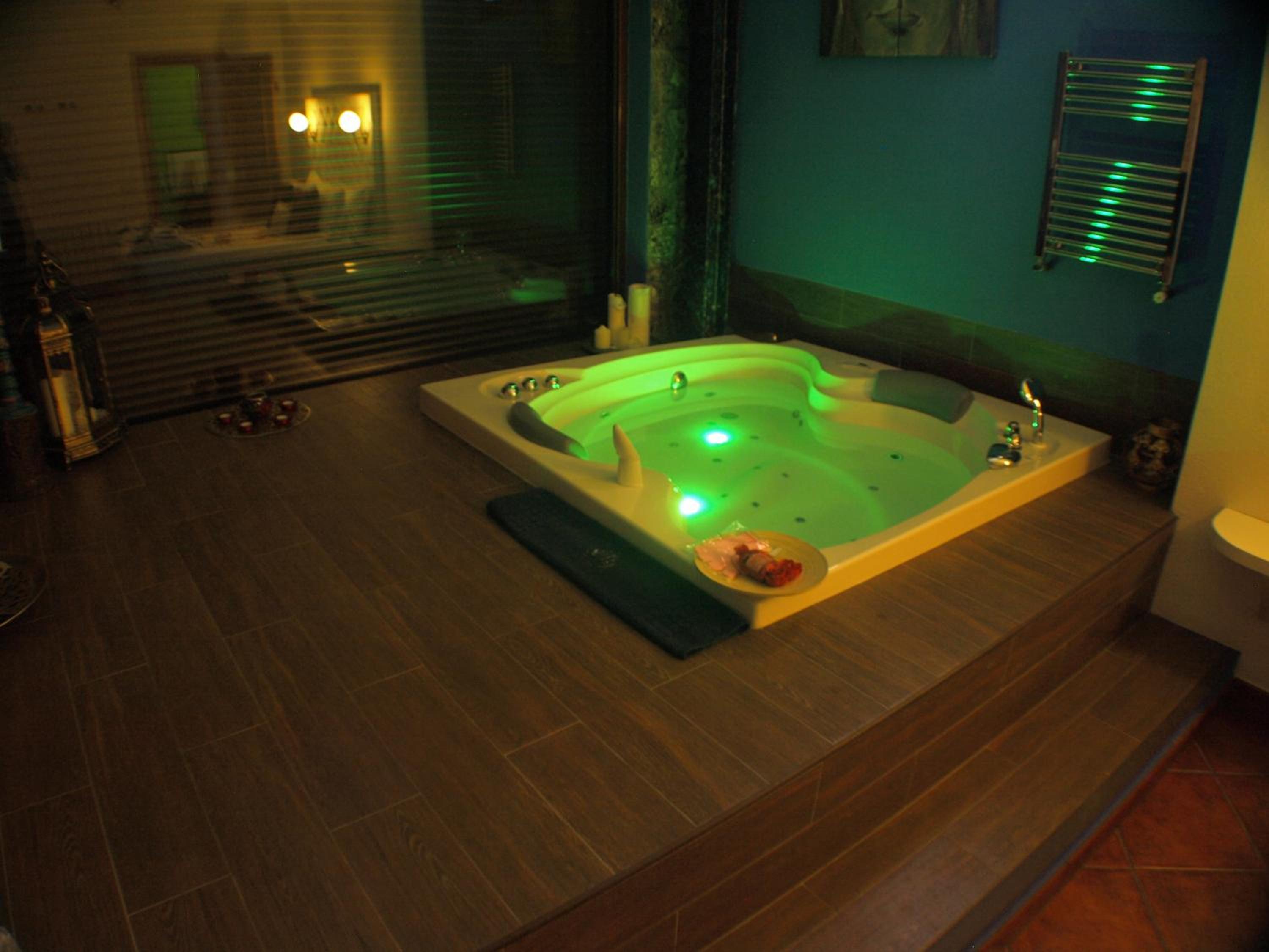 Two-Bedroom House (2-6 Adults) - Photo 234