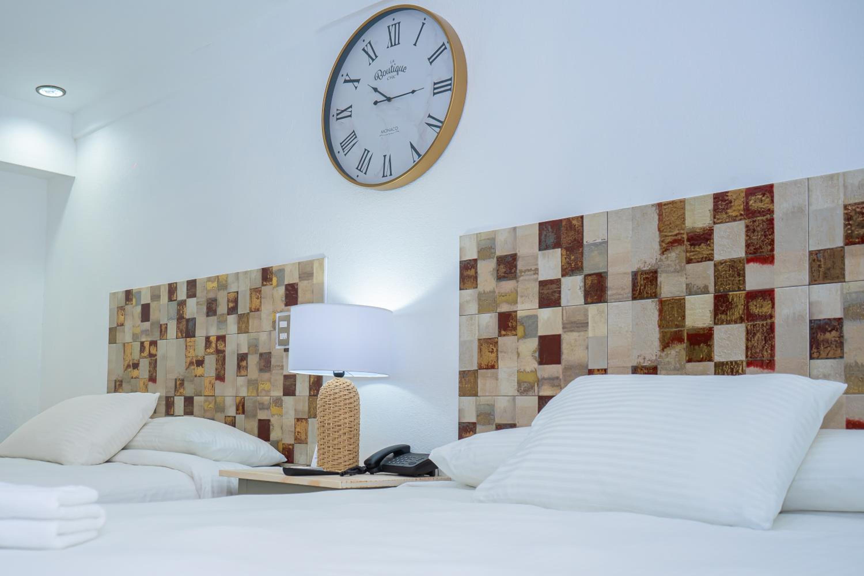 Deluxe Queen Room with Two Queen Beds photo 2