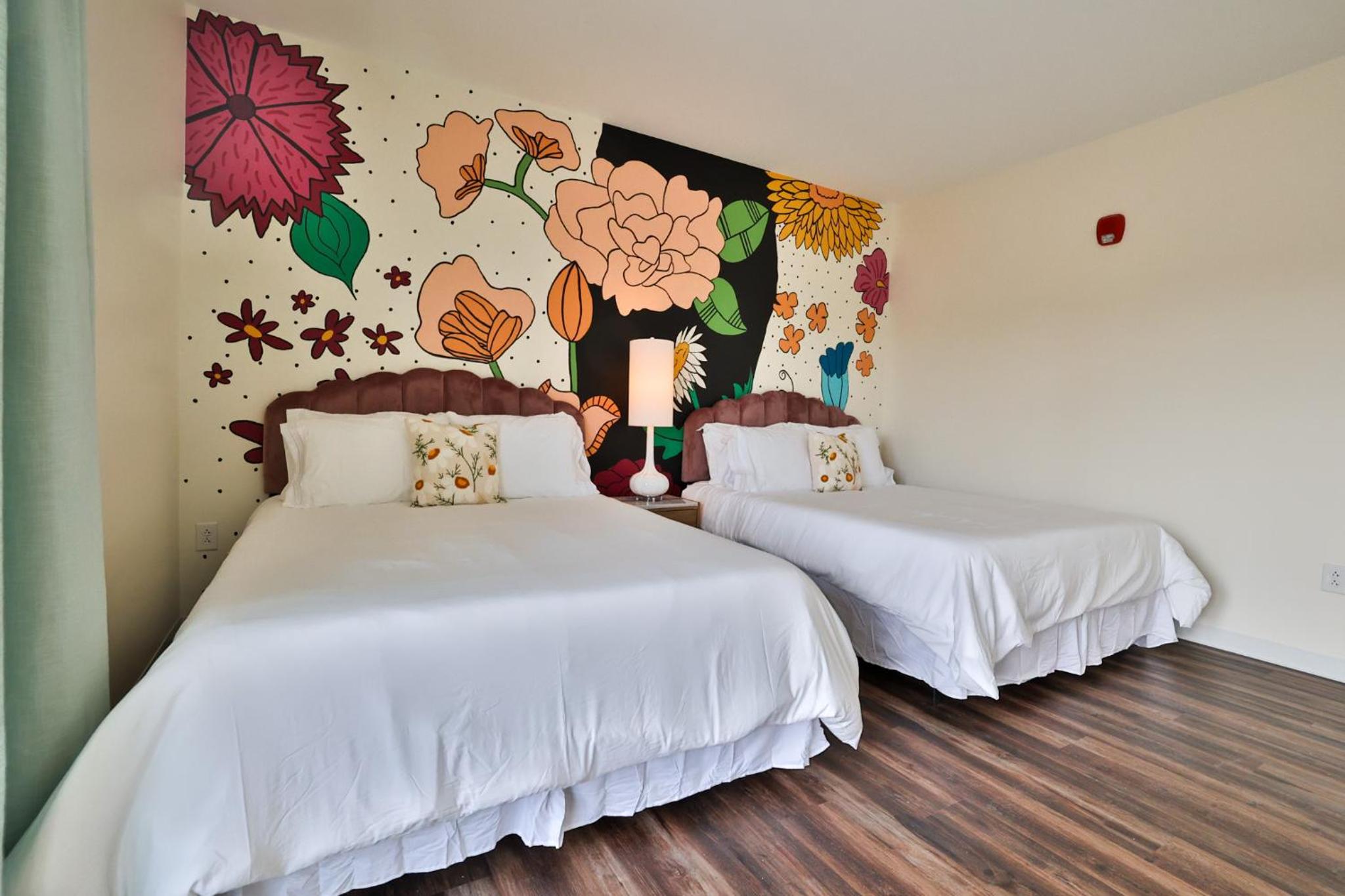 Queen Room photo 2