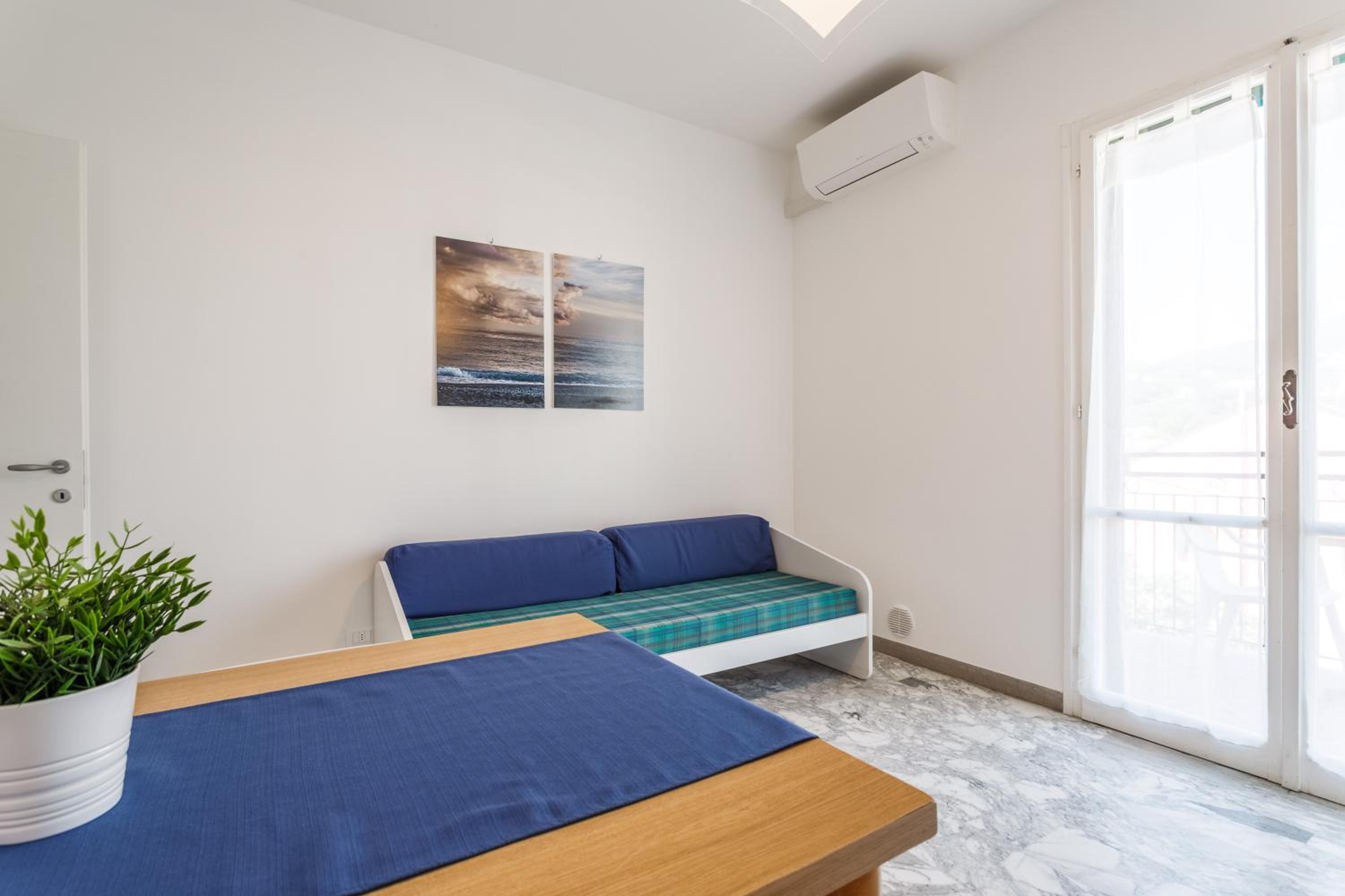 One-Bedroom Apartment with Balcony photo 1