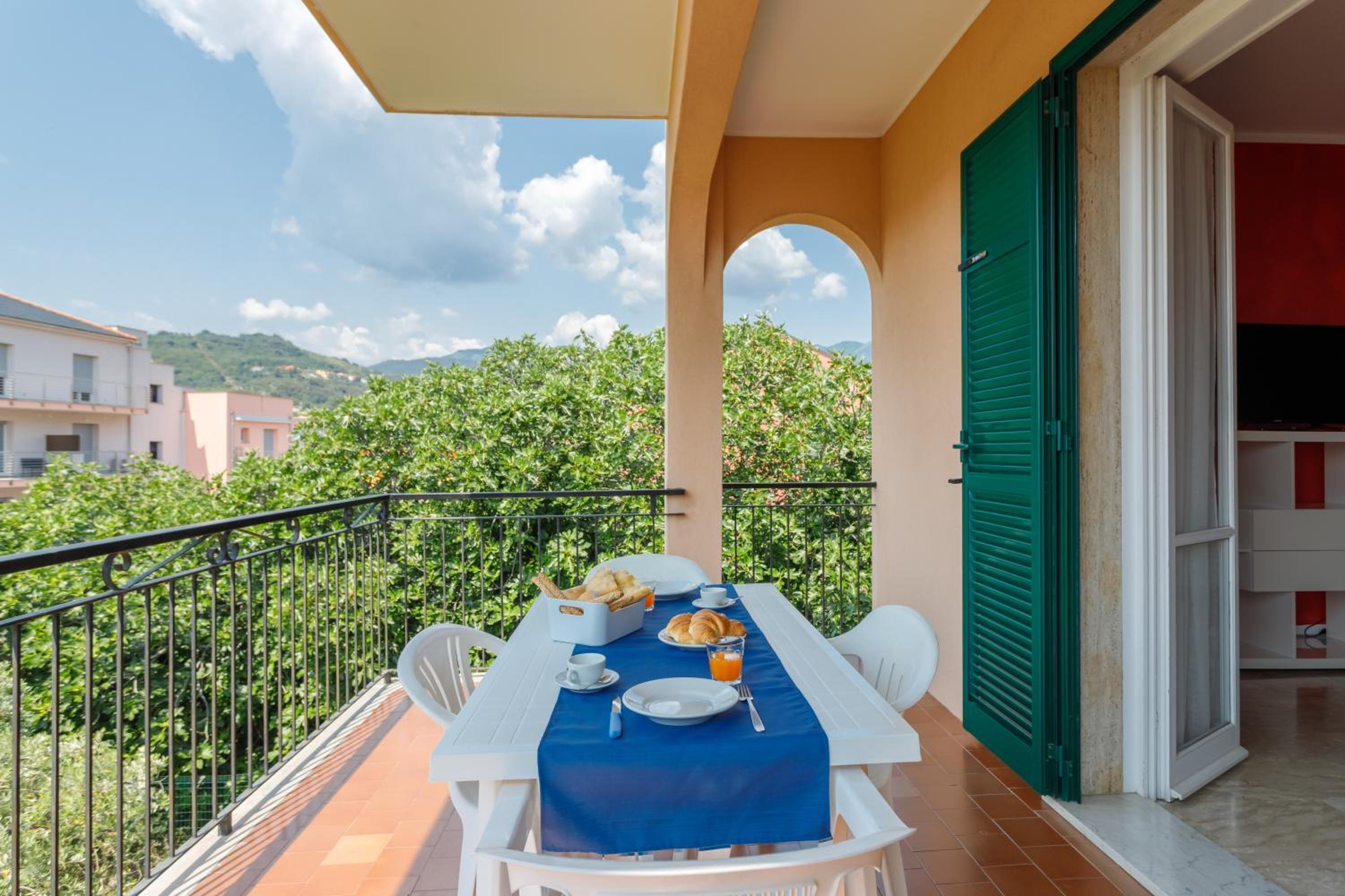 Apartment with Balcony photo 2