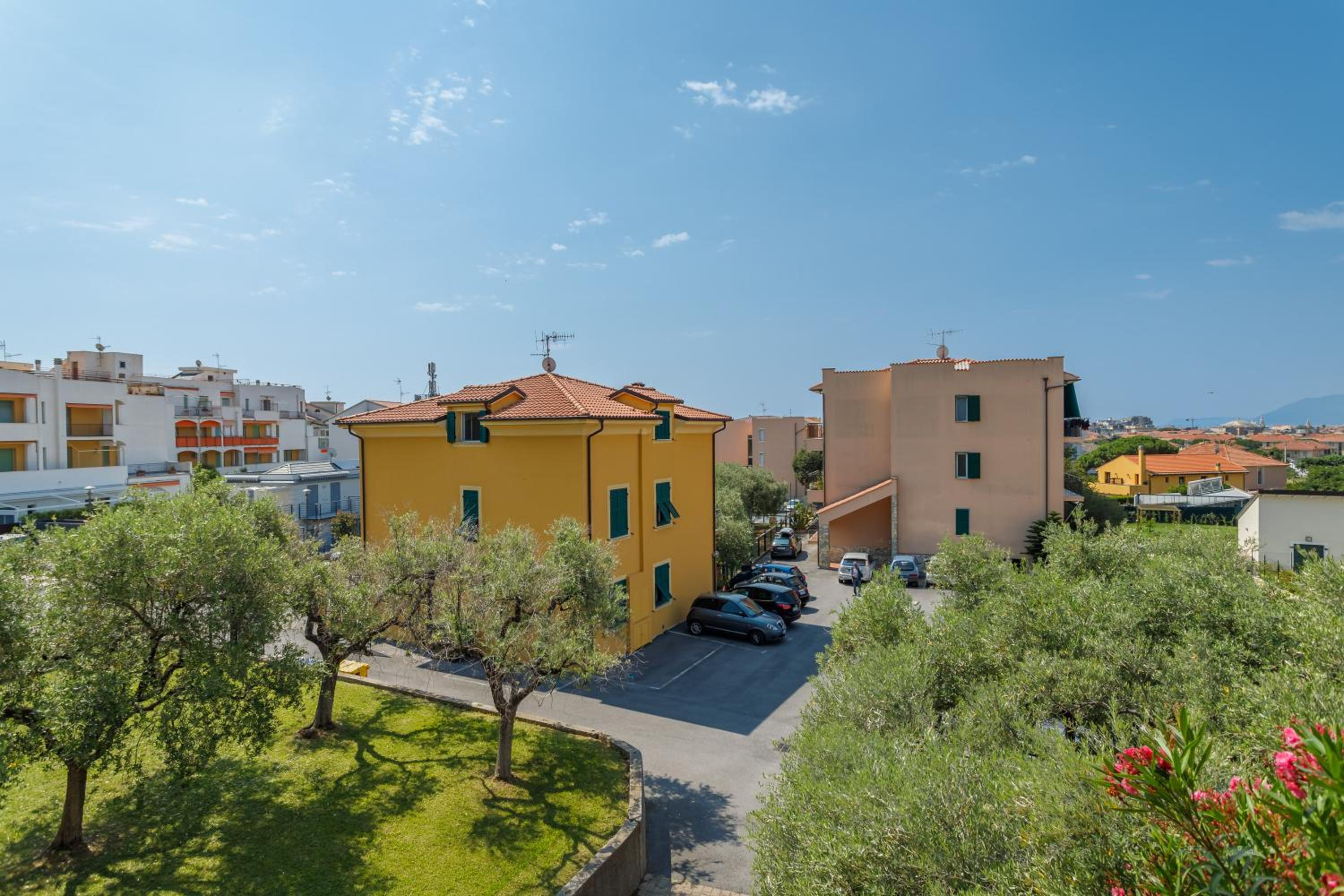 One-Bedroom Apartment with Balcony photo 3