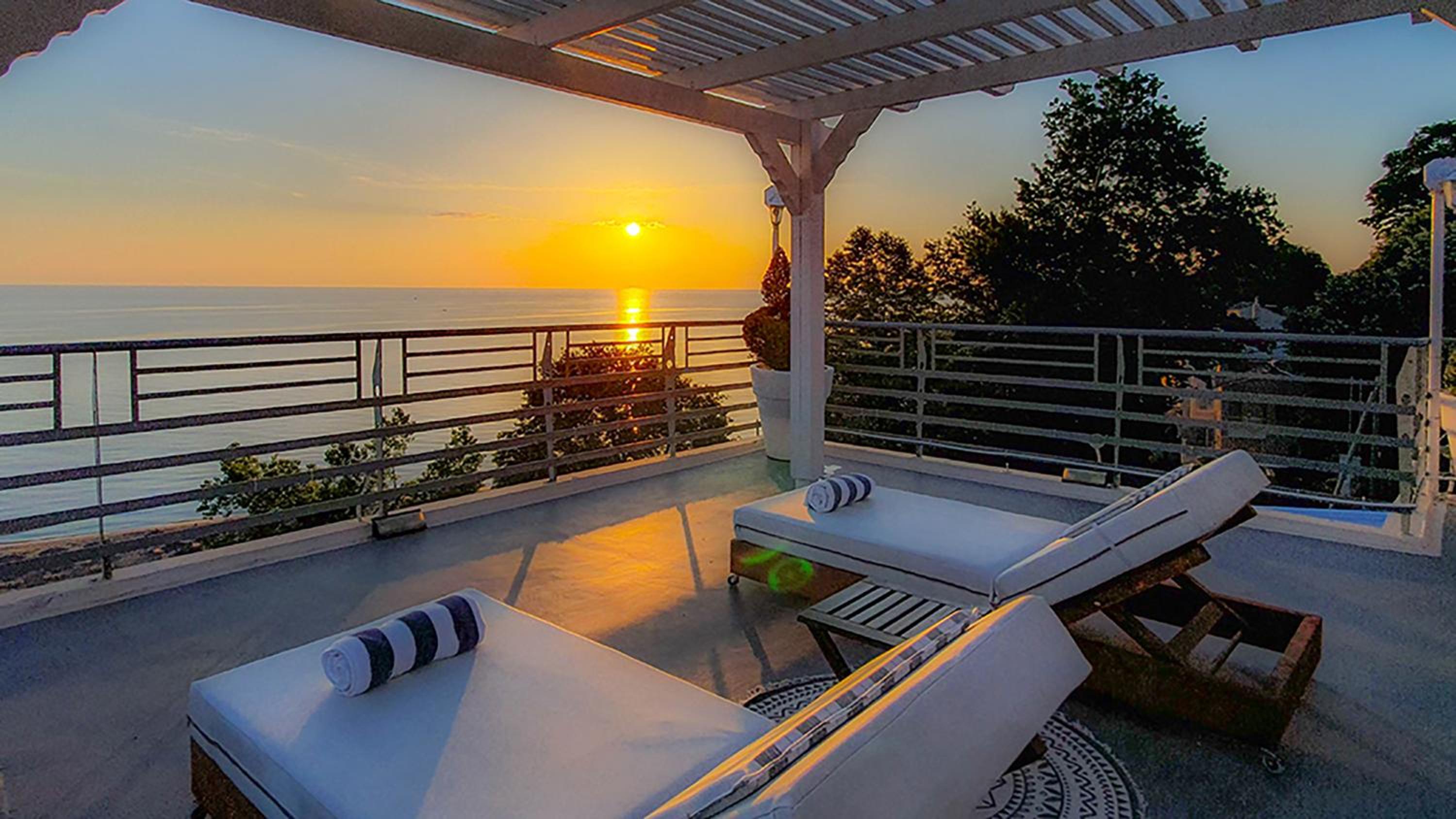 Master Sky Suite Sea View with Sauna, Table Fireplace & Outdoor Jetted Tub photo 2