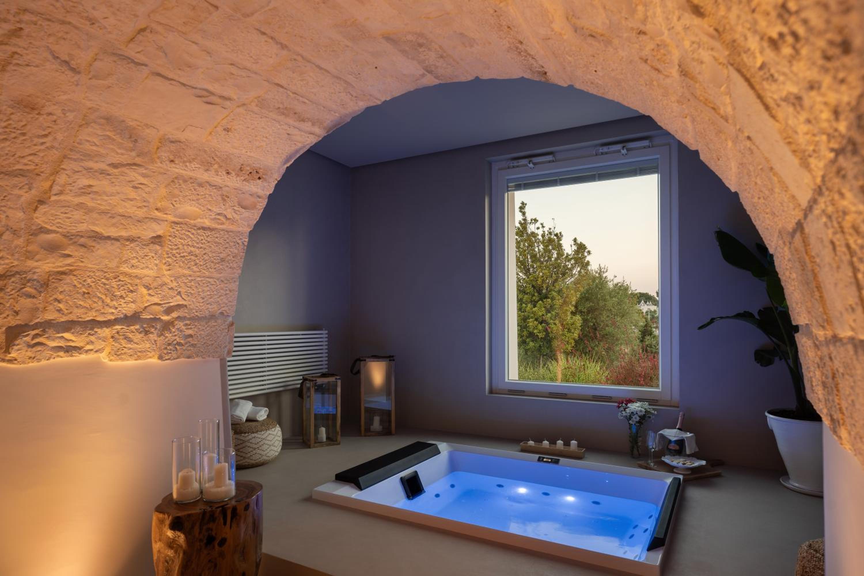 Suite with Hot Tub photo 3