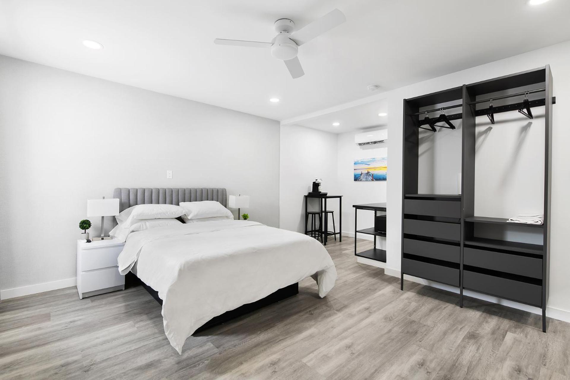 Deluxe Queen Room