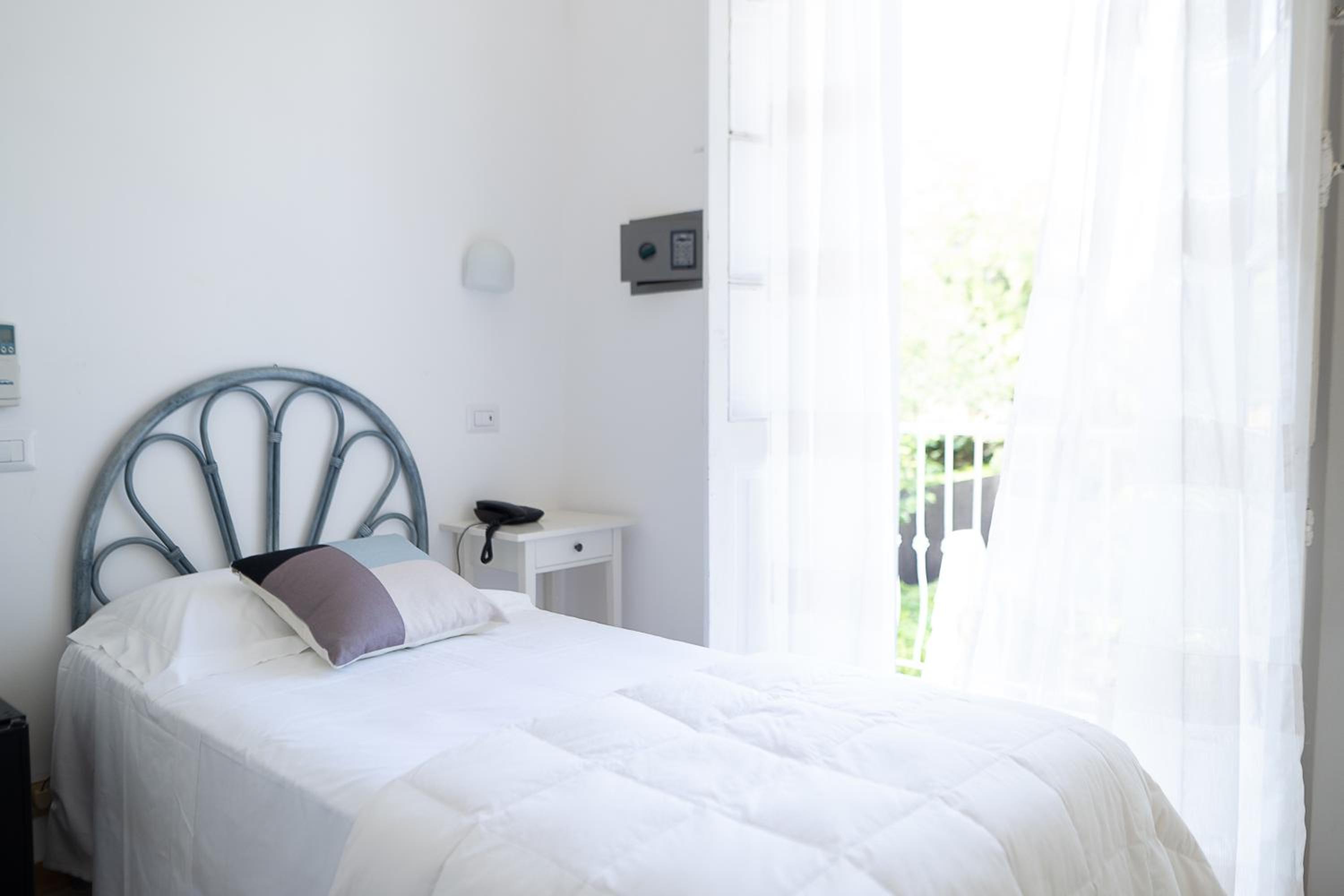 Single Room photo 2