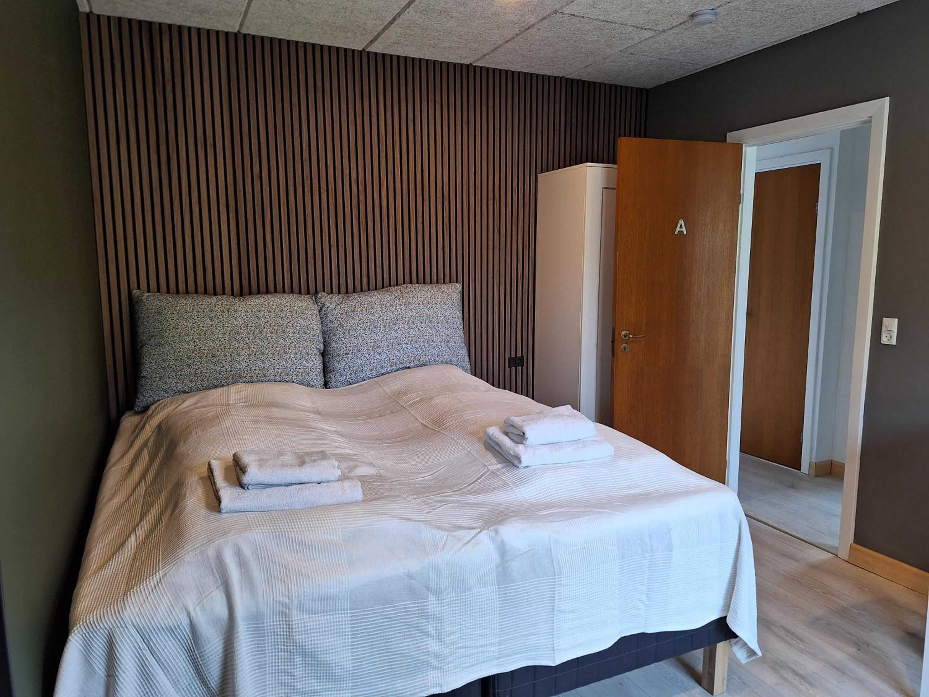 Double or Twin Room with Shared Bathroom photo 1