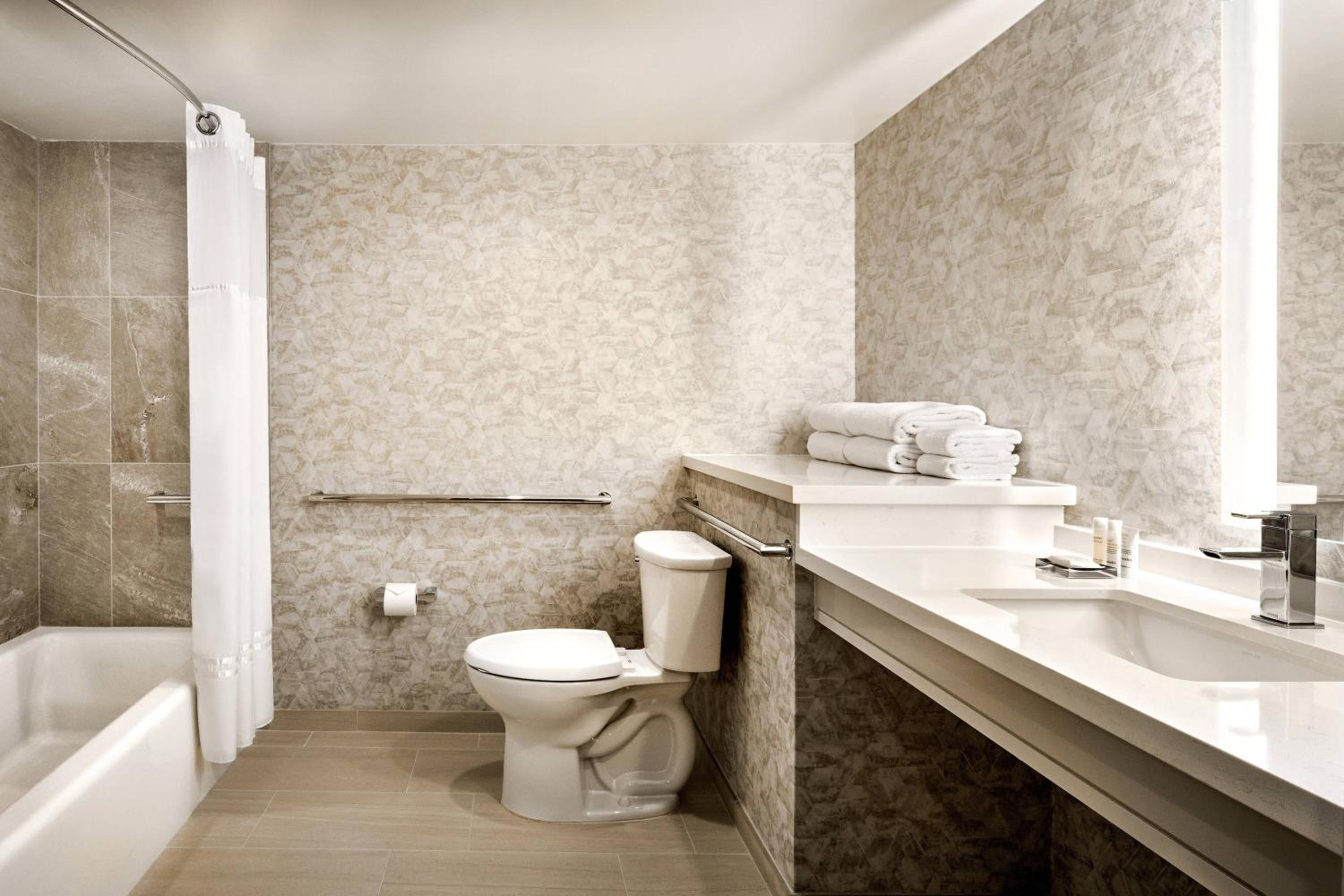 Guest Room with Club Lounge Access - Hearing Accessible - Photo 13
