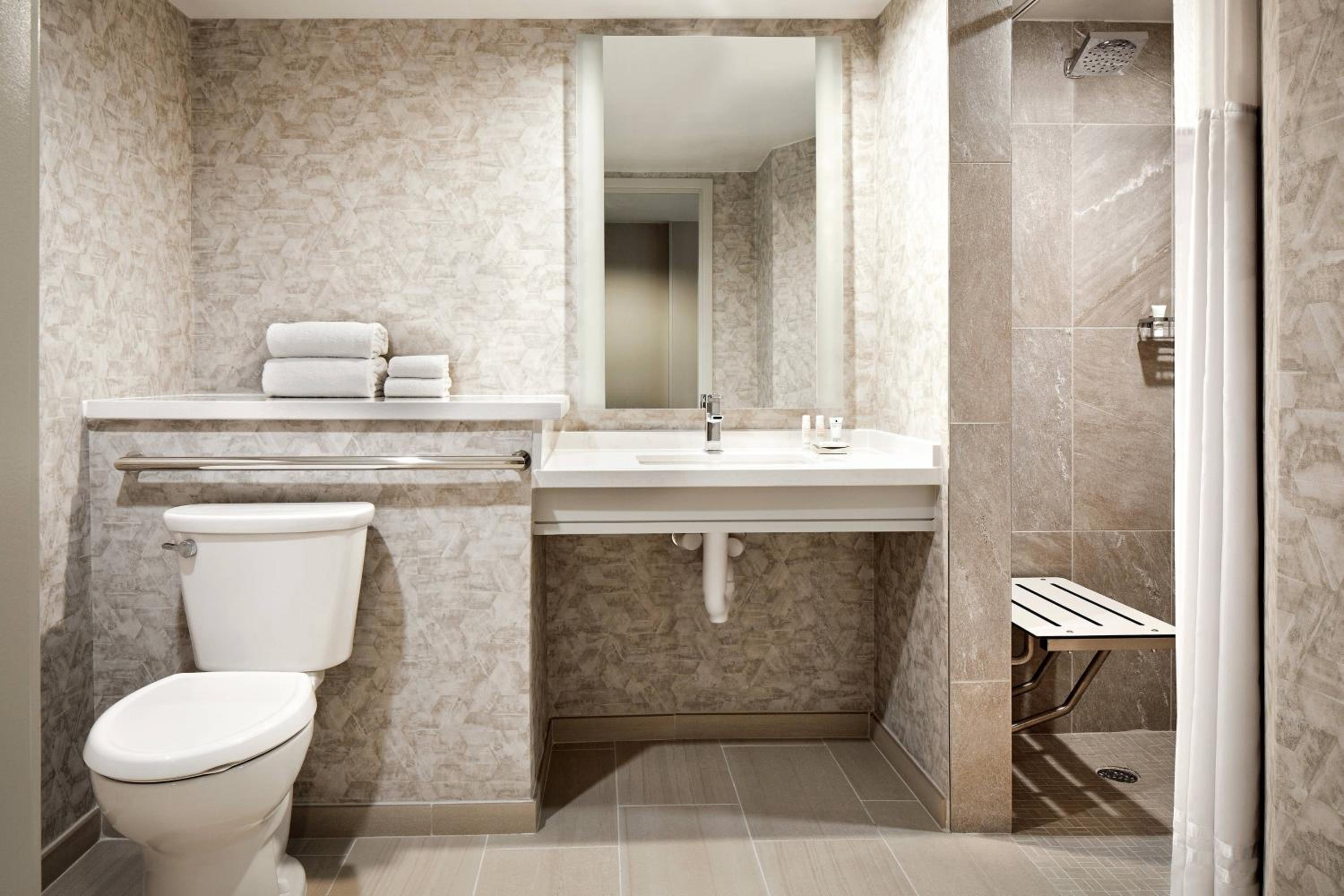 King Room with Adapted Tub - Mobility and Hearing Accessible - Photo 5