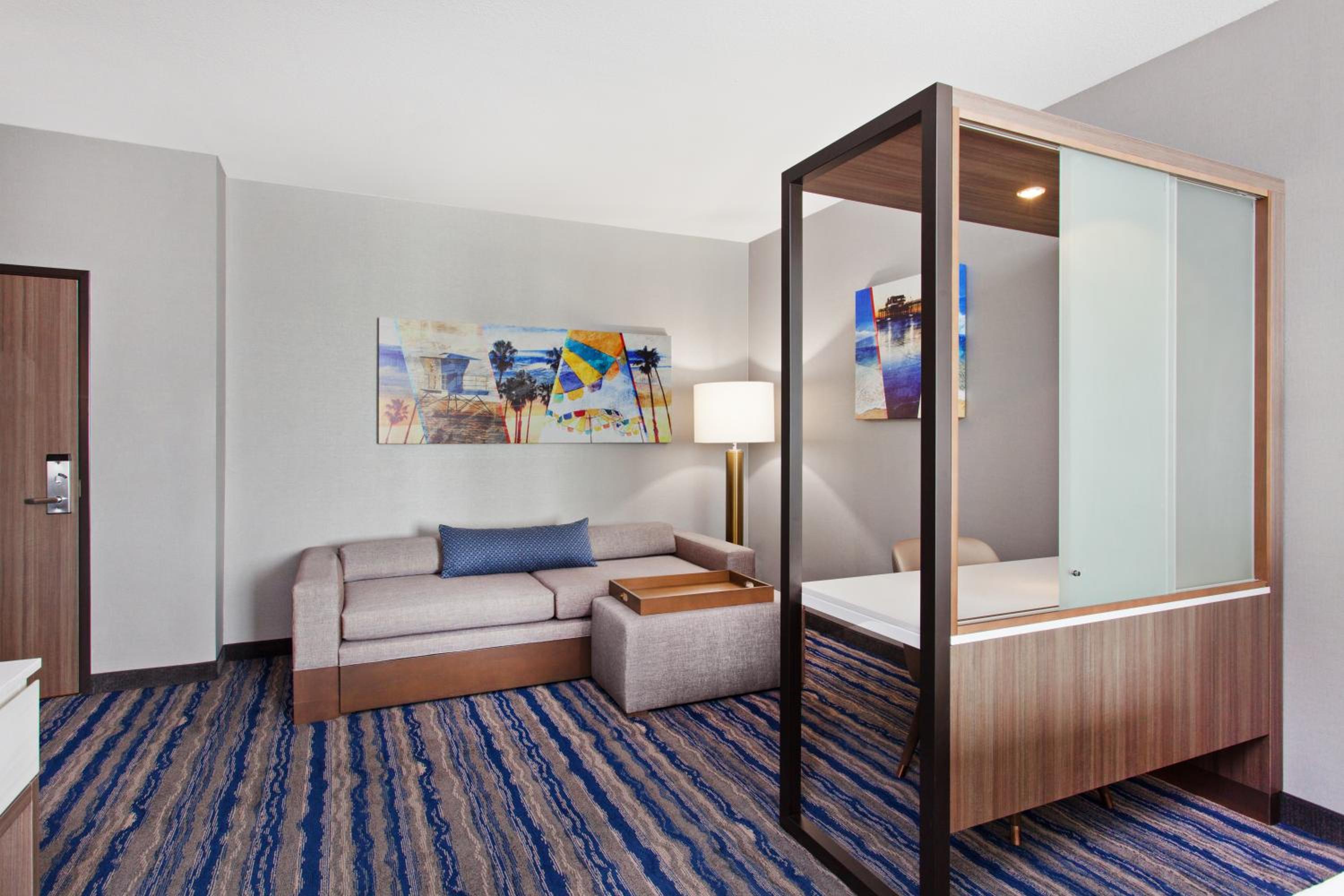 King Studio with Trundle Bed