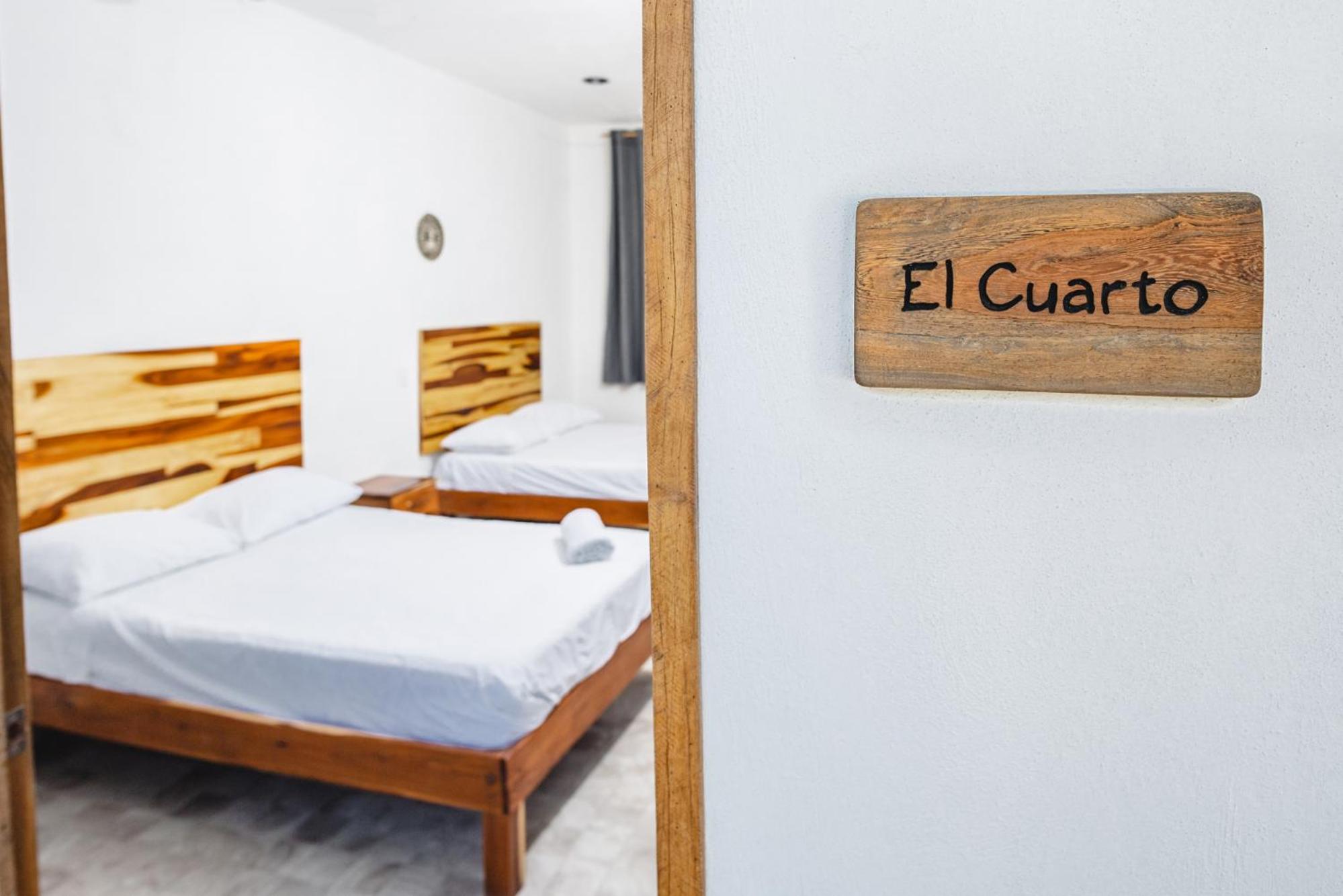 Double Room with Private Bathroom - Photo 10