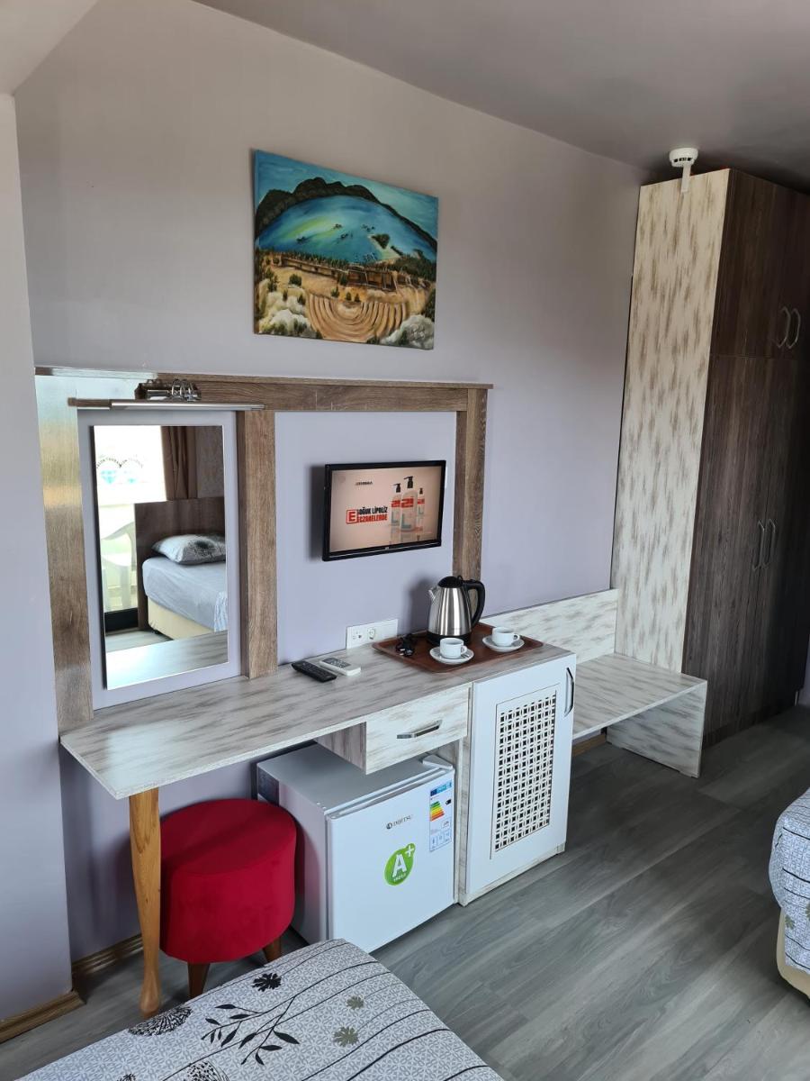 Triple Room with Balcony and Sea View photo 2