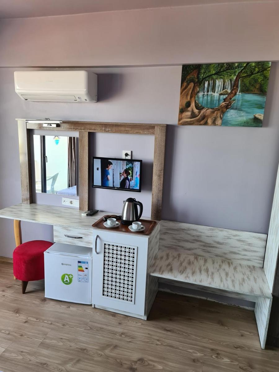 Family Room (3 Adults) with Balcony photo 2