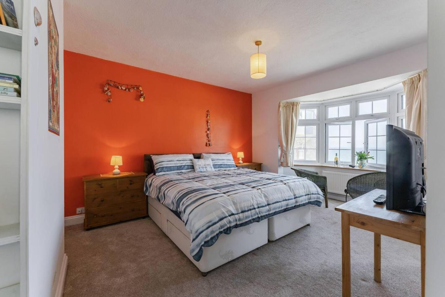 Four-Bedroom House photo 1