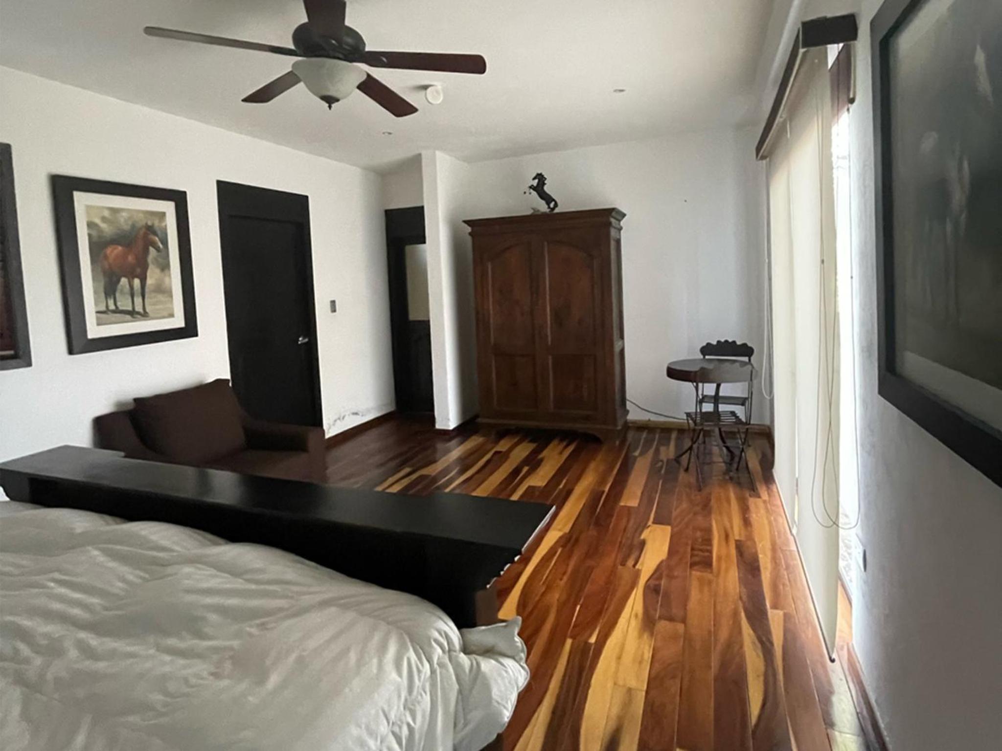 Deluxe King Room - Photo 5