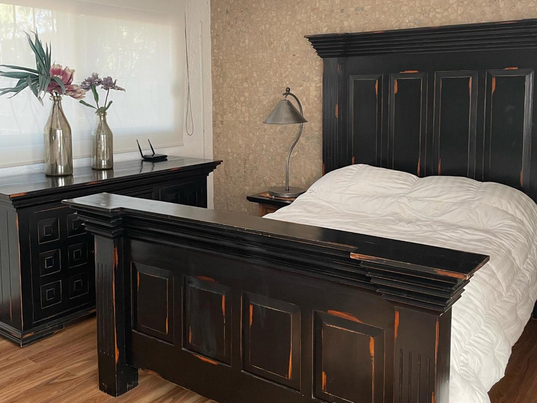 Queen Suite - Photo 1