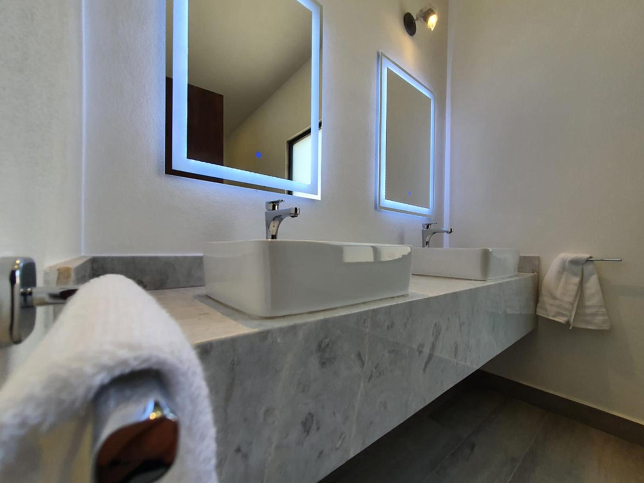Twin Room with Pool View - Photo 7