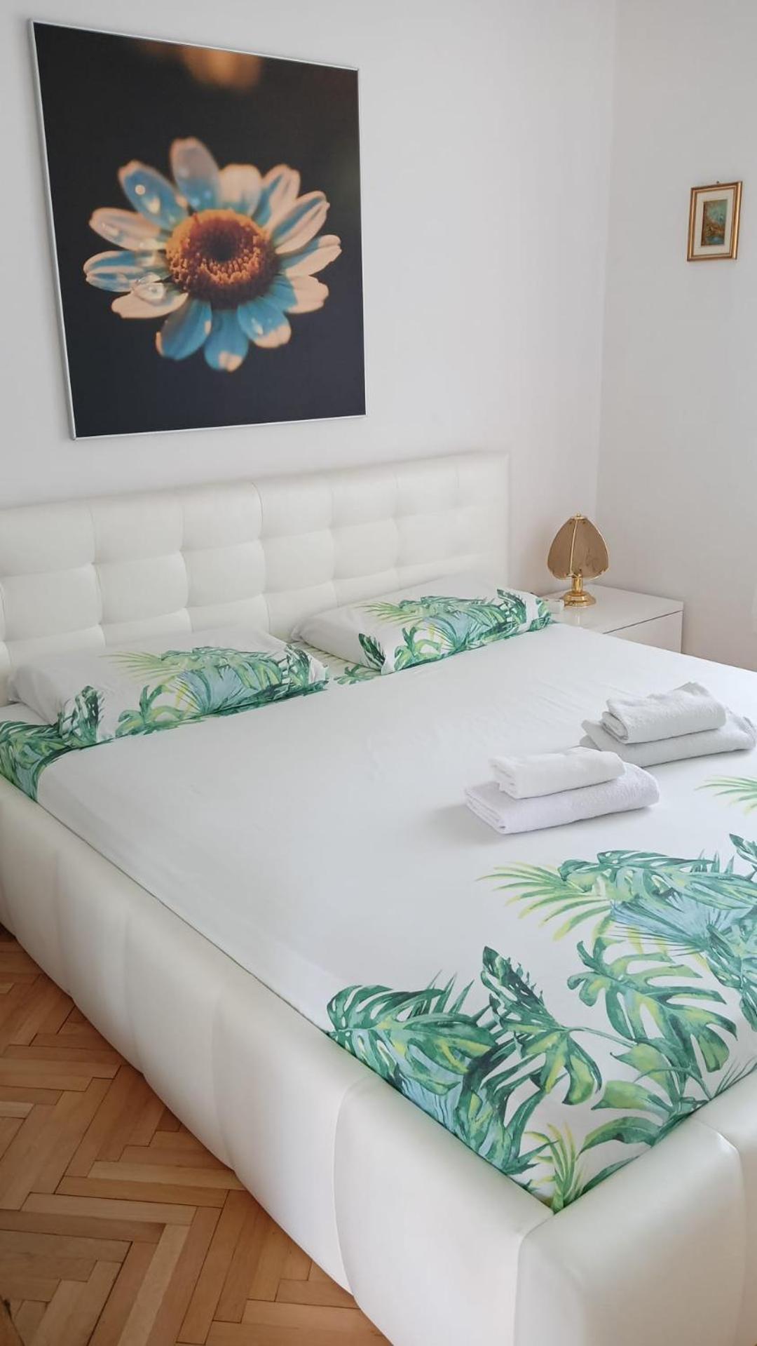 Two-Bedroom Apartment - Photo 9
