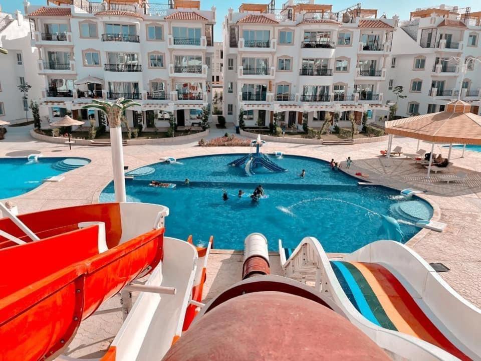 Two-Bedroom Apartment with Pool View photo 3