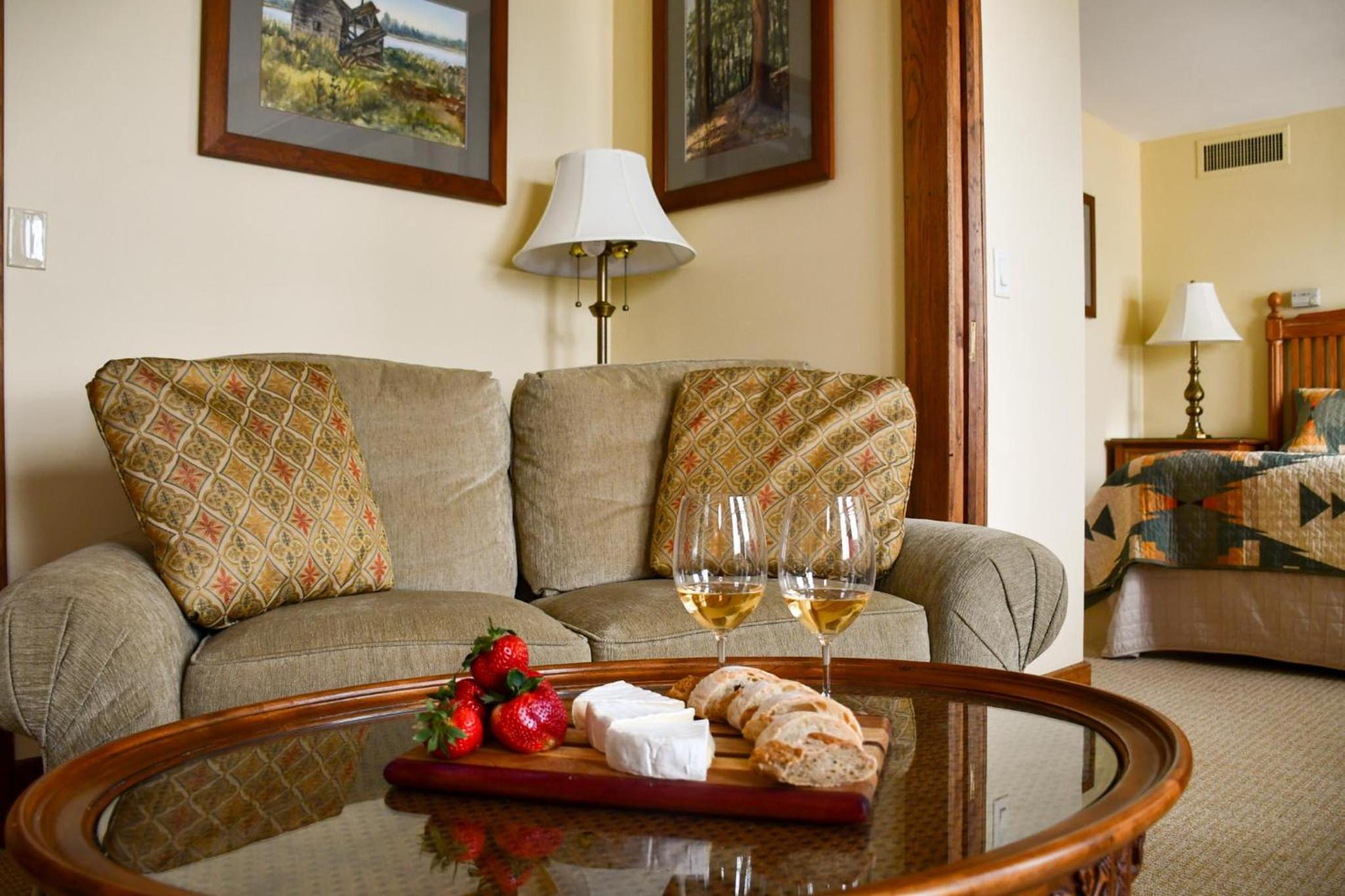 Deluxe King Suite photo 1