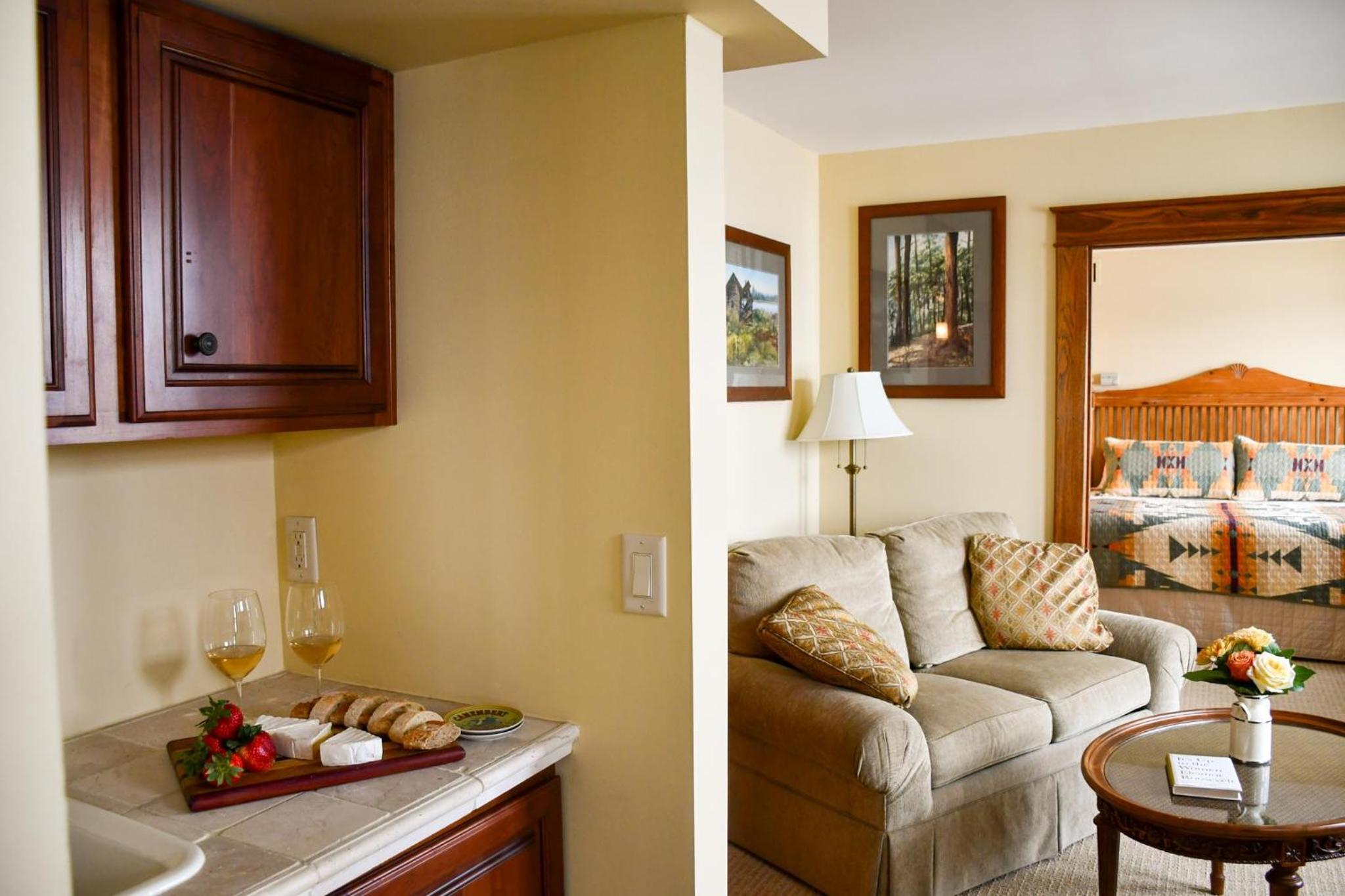 Deluxe King Suite photo 2