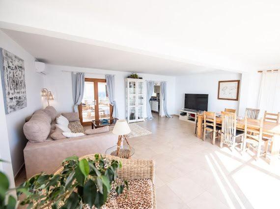 Villa photo 3