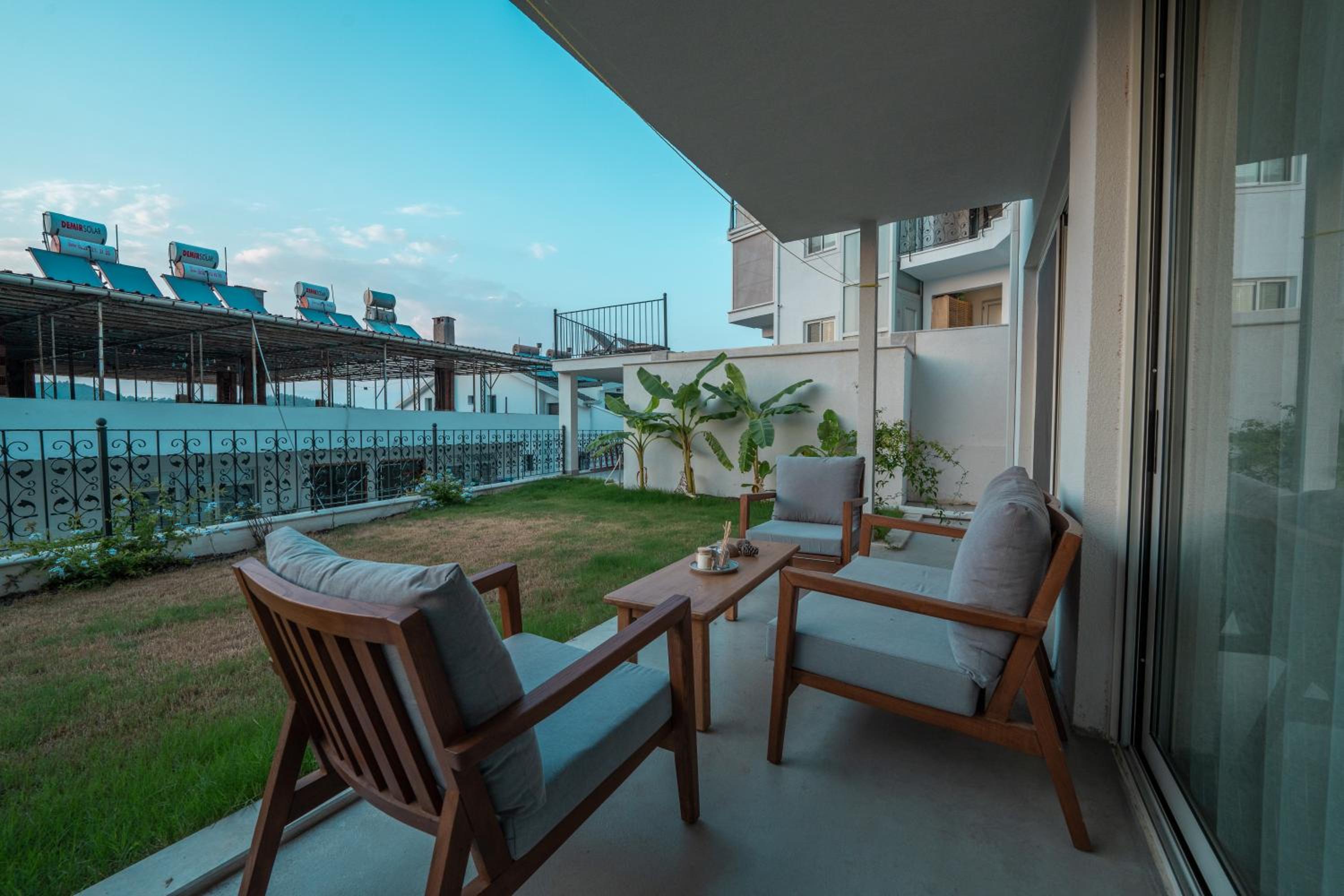 Apartment with Garden View